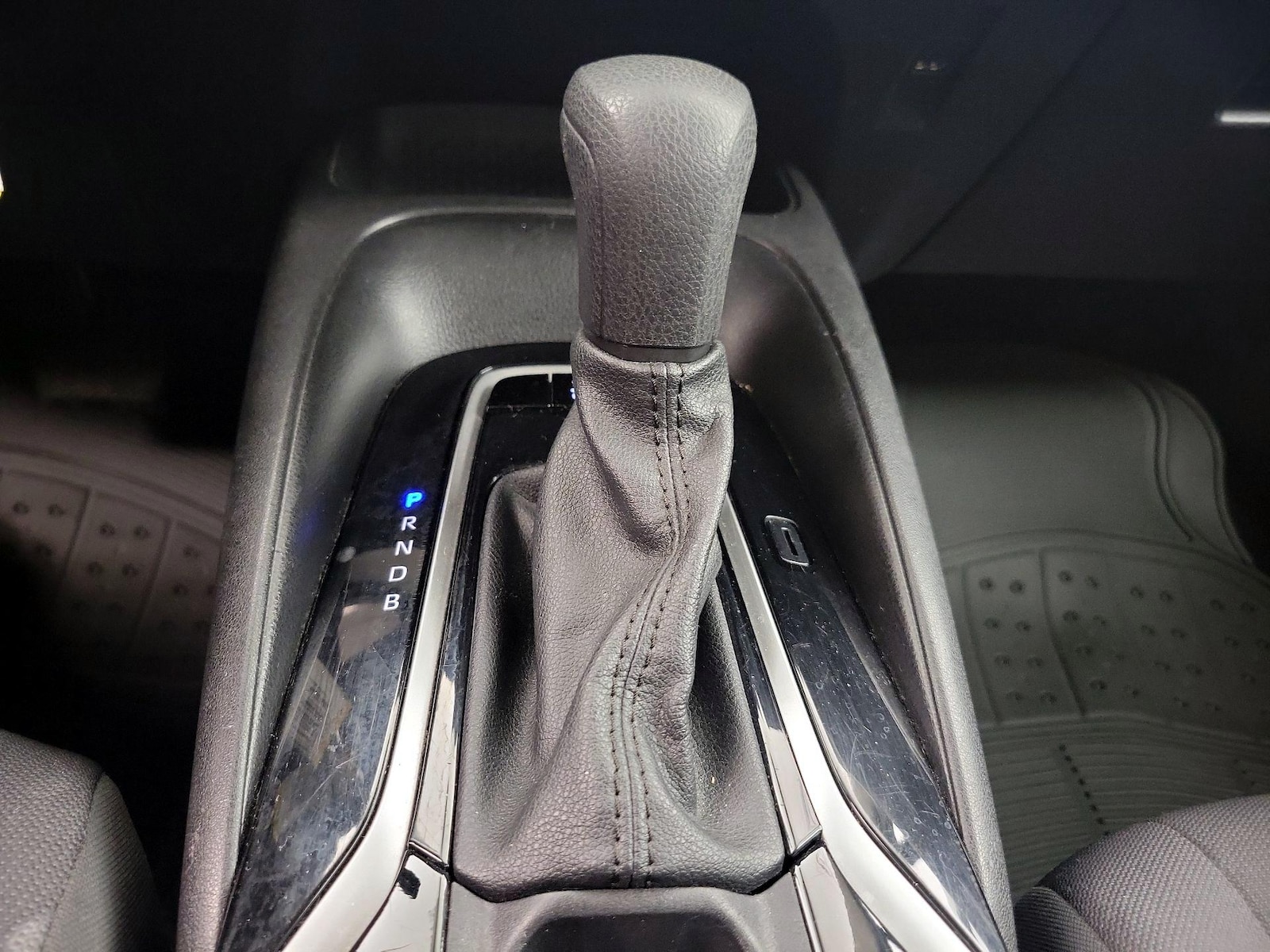2022 Toyota Corolla LE - Photo 18
