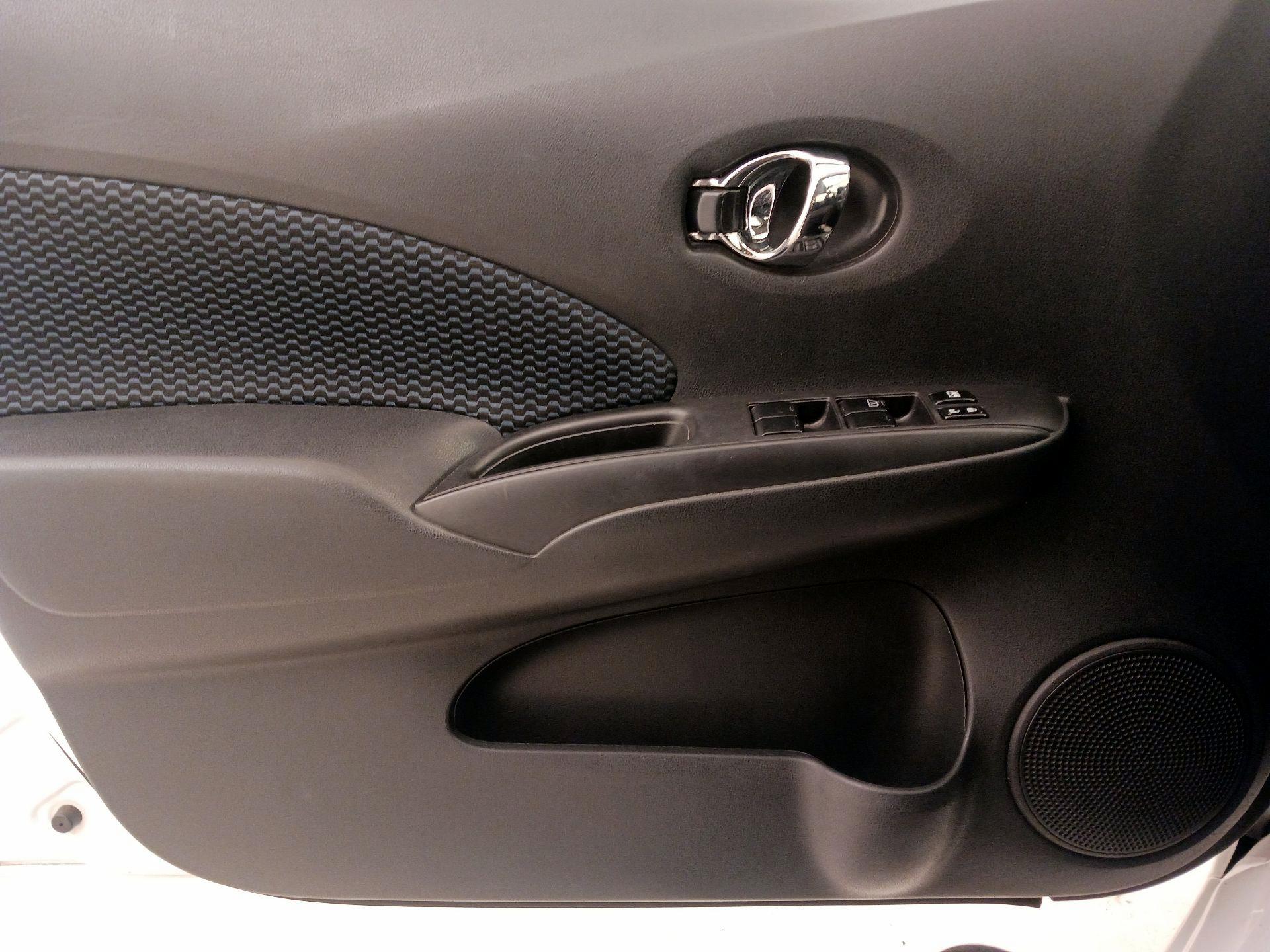 Thumbnail: 2016 Nissan Versa Note - 12