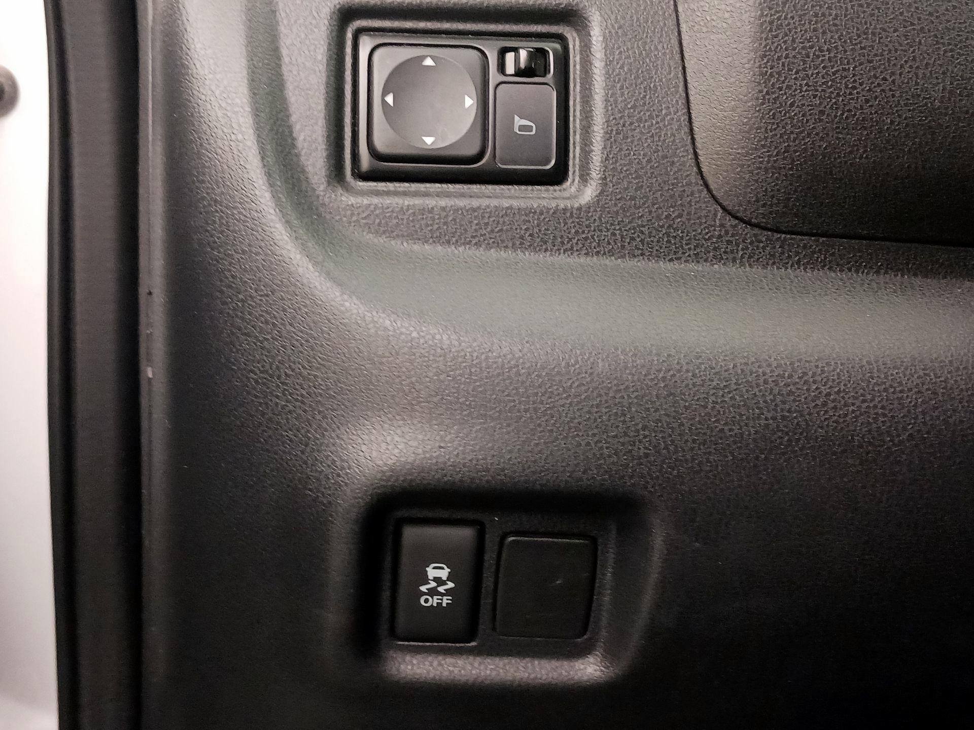 Thumbnail: 2016 Nissan Versa Note - 13
