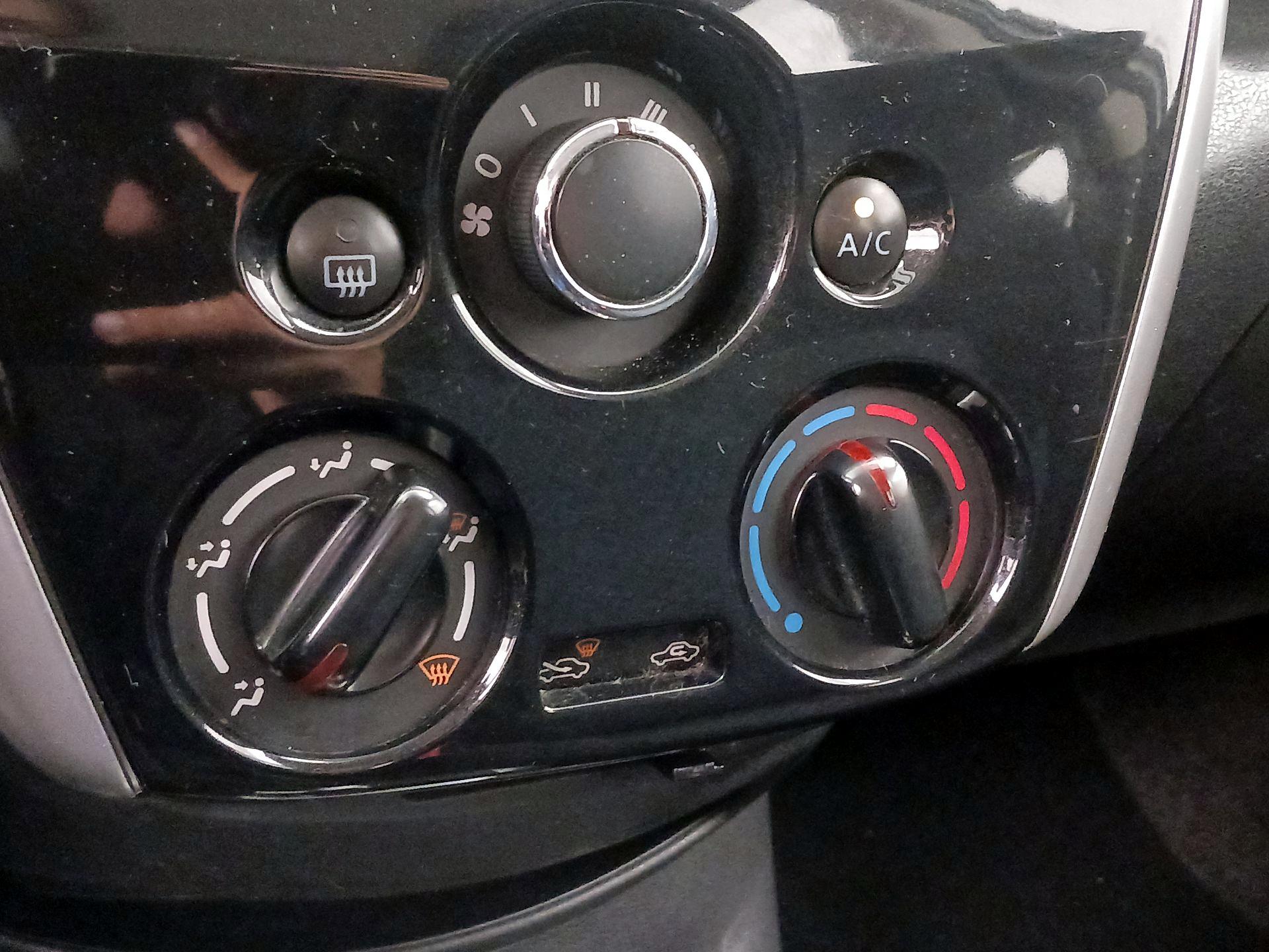 Thumbnail: 2016 Nissan Versa Note - 16