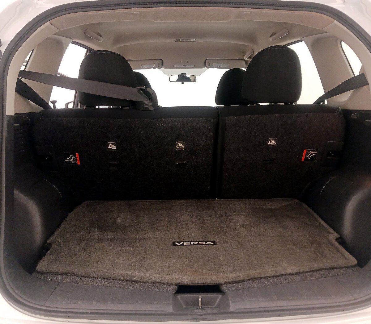 Trunk/Cargo (Seats Up)