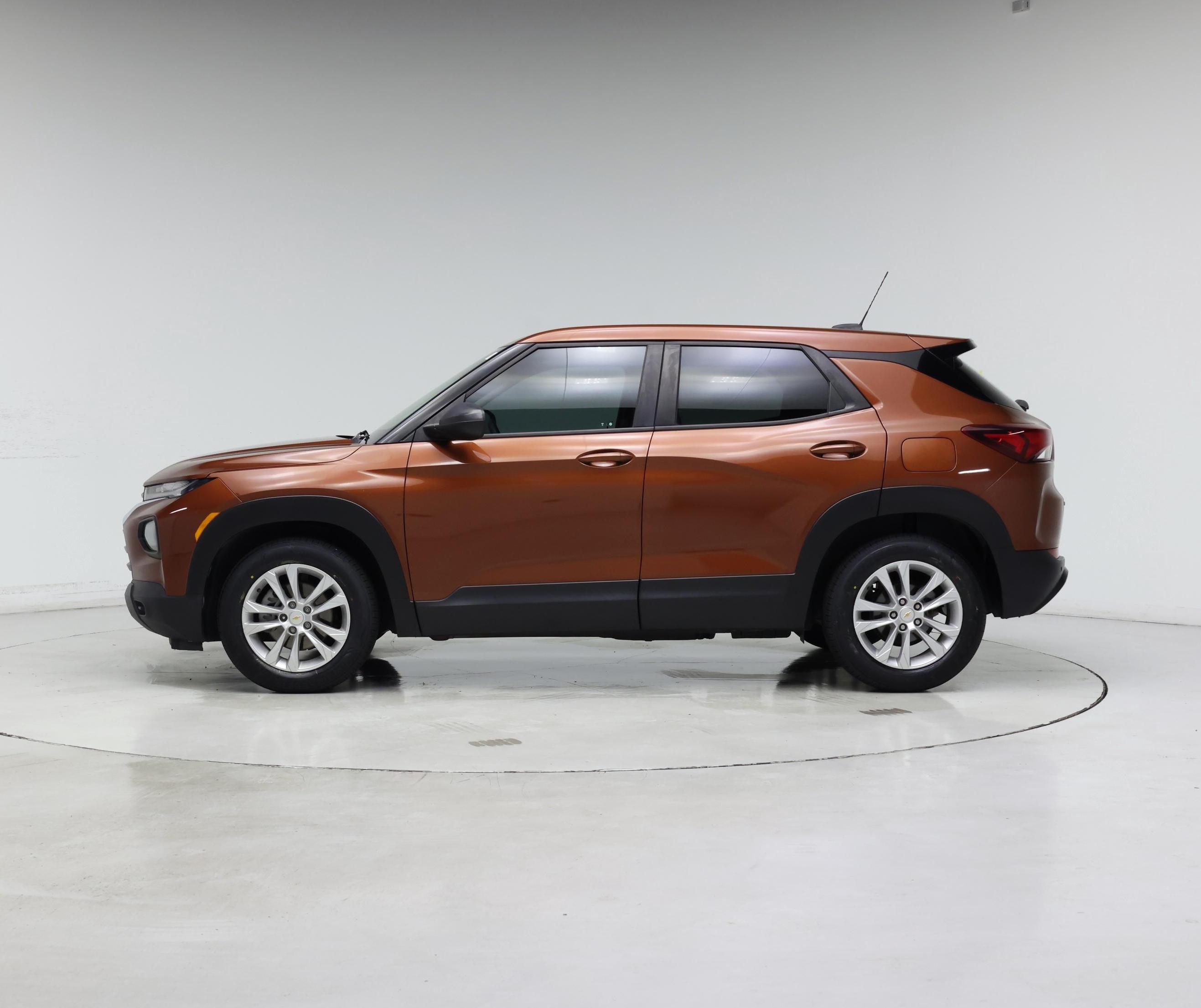Thumbnail: 2021 Chevrolet TrailBlazer - 3