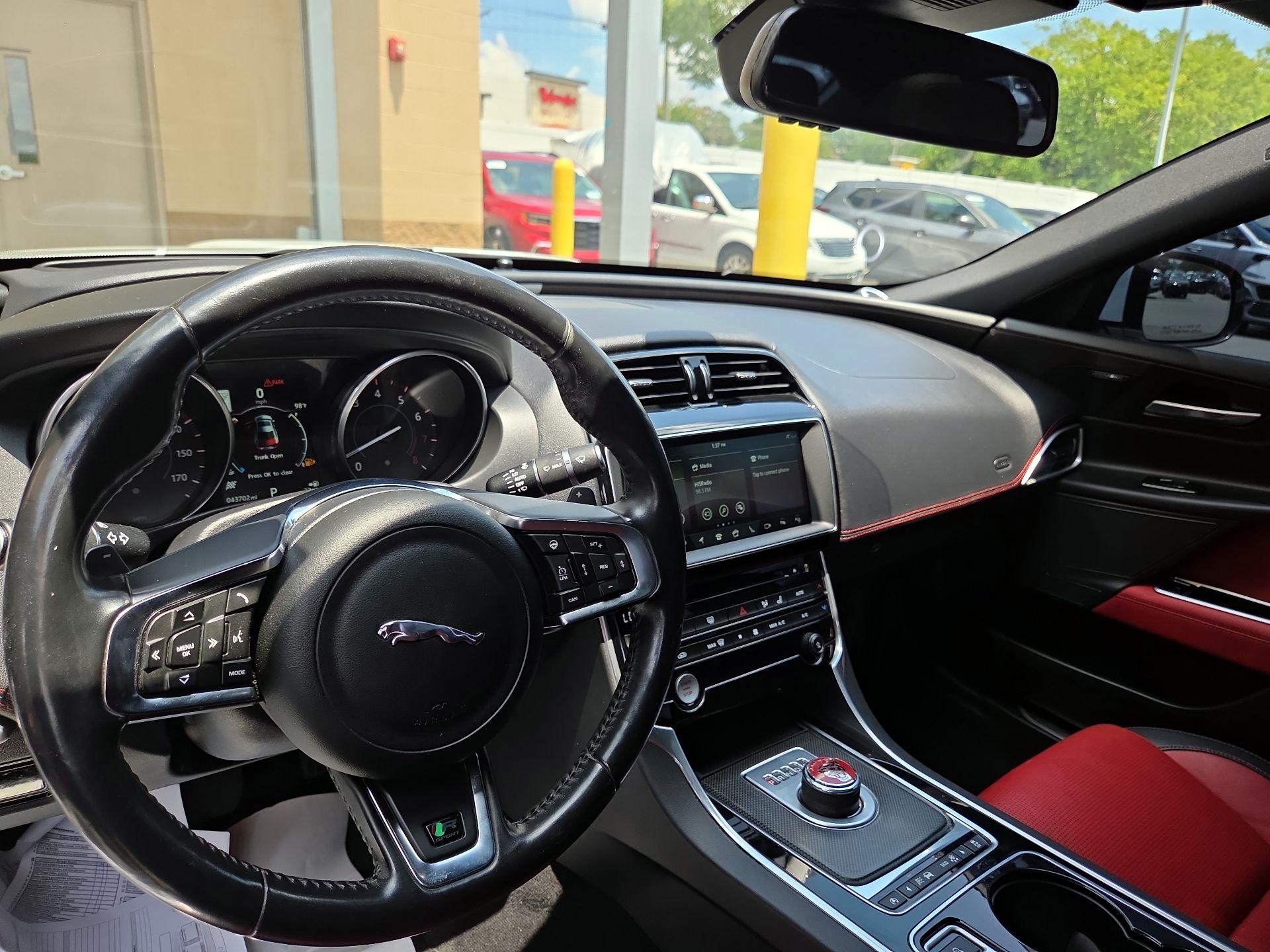 Thumbnail: 2017 Jaguar XE - 9