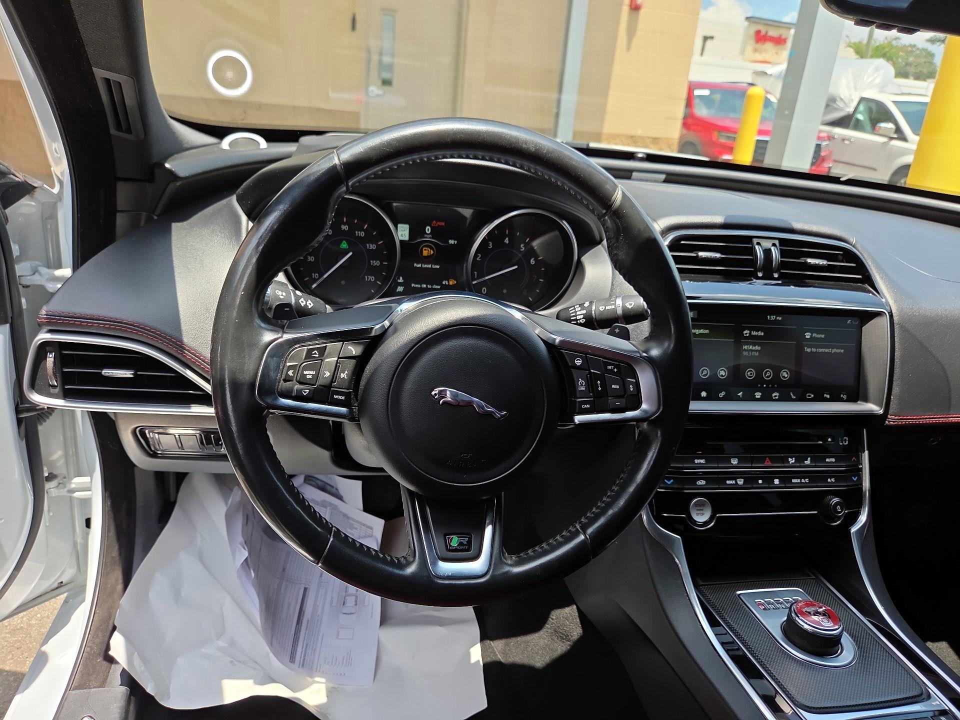Thumbnail: 2017 Jaguar XE - 10