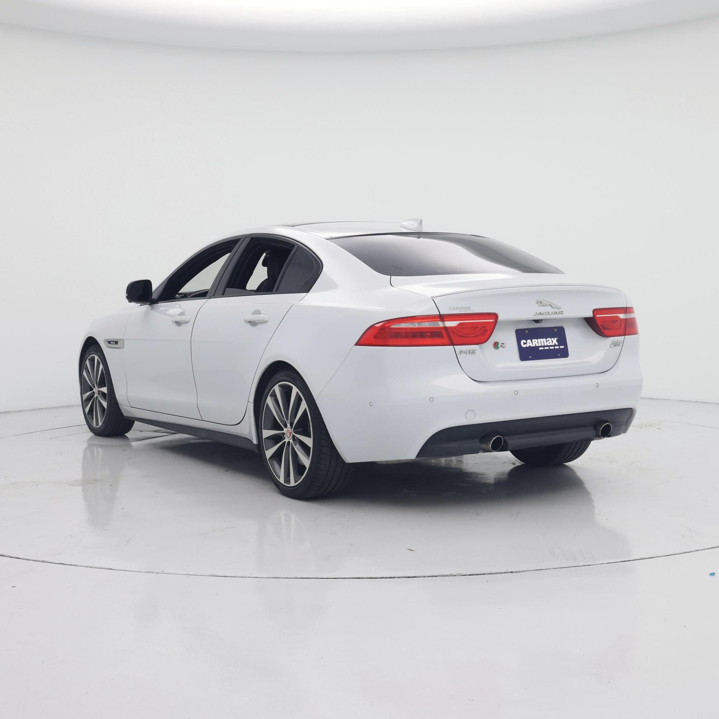 Thumbnail: 2017 Jaguar XE - 2