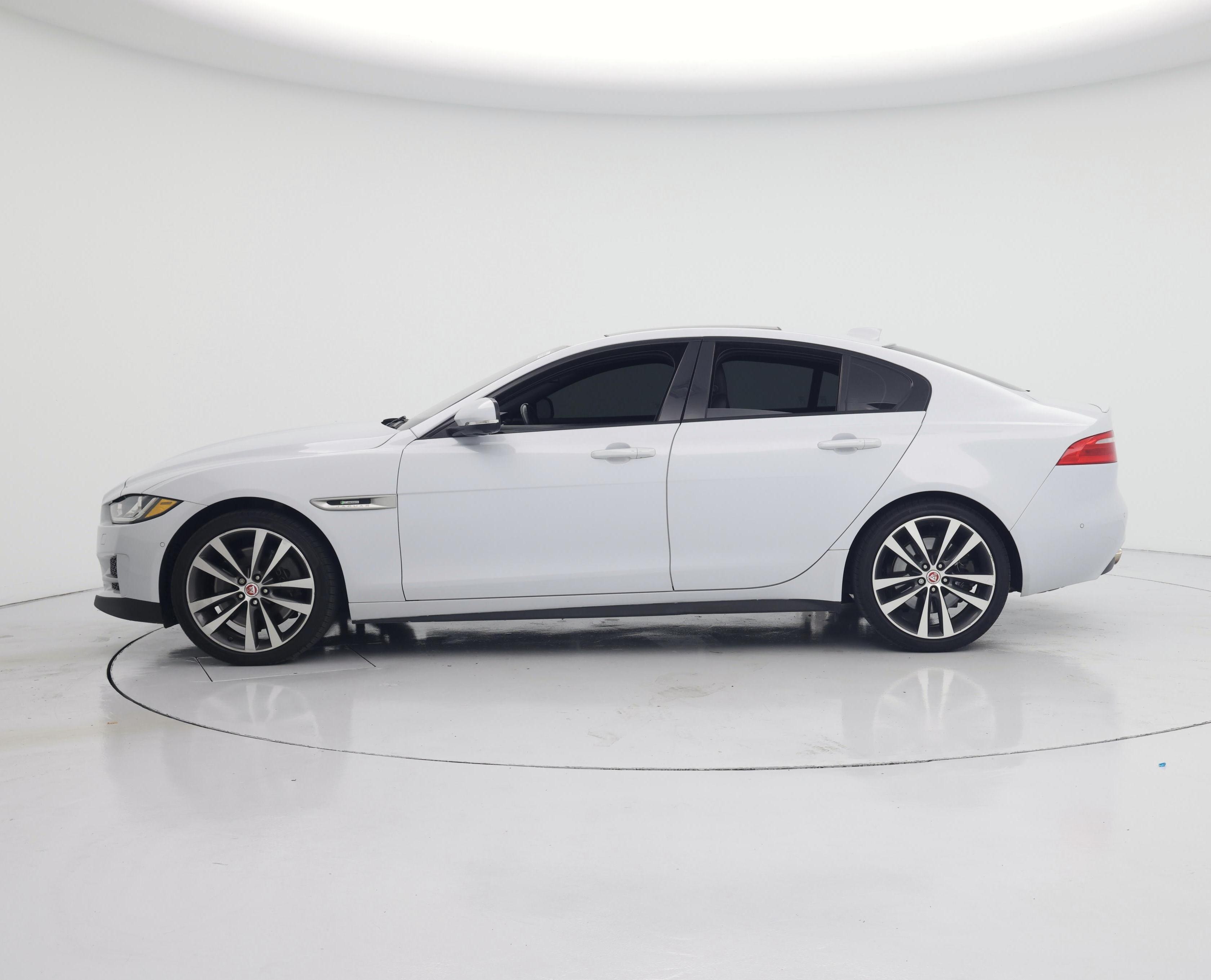 Thumbnail: 2017 Jaguar XE - 3