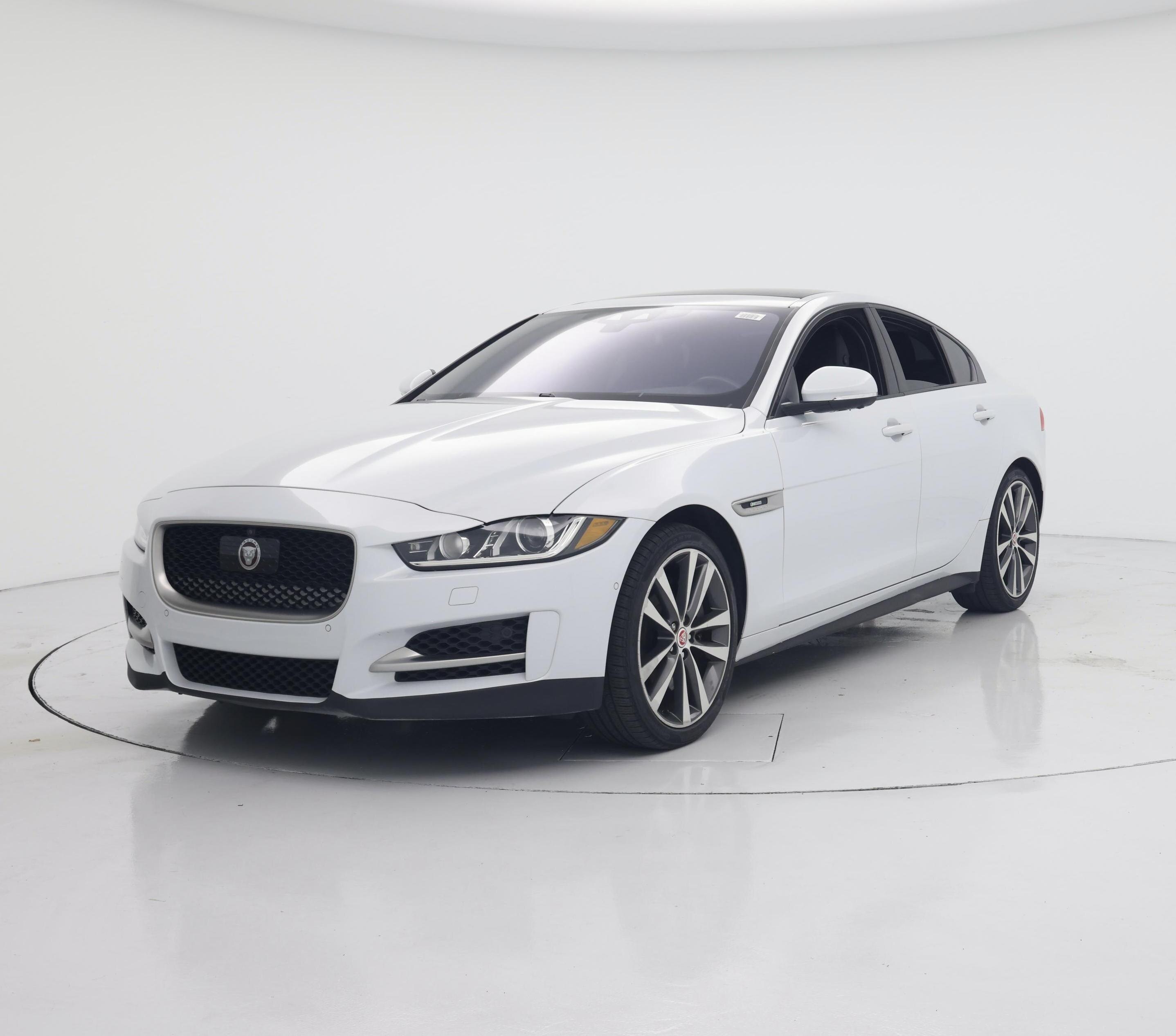 Thumbnail: 2017 Jaguar XE - 4