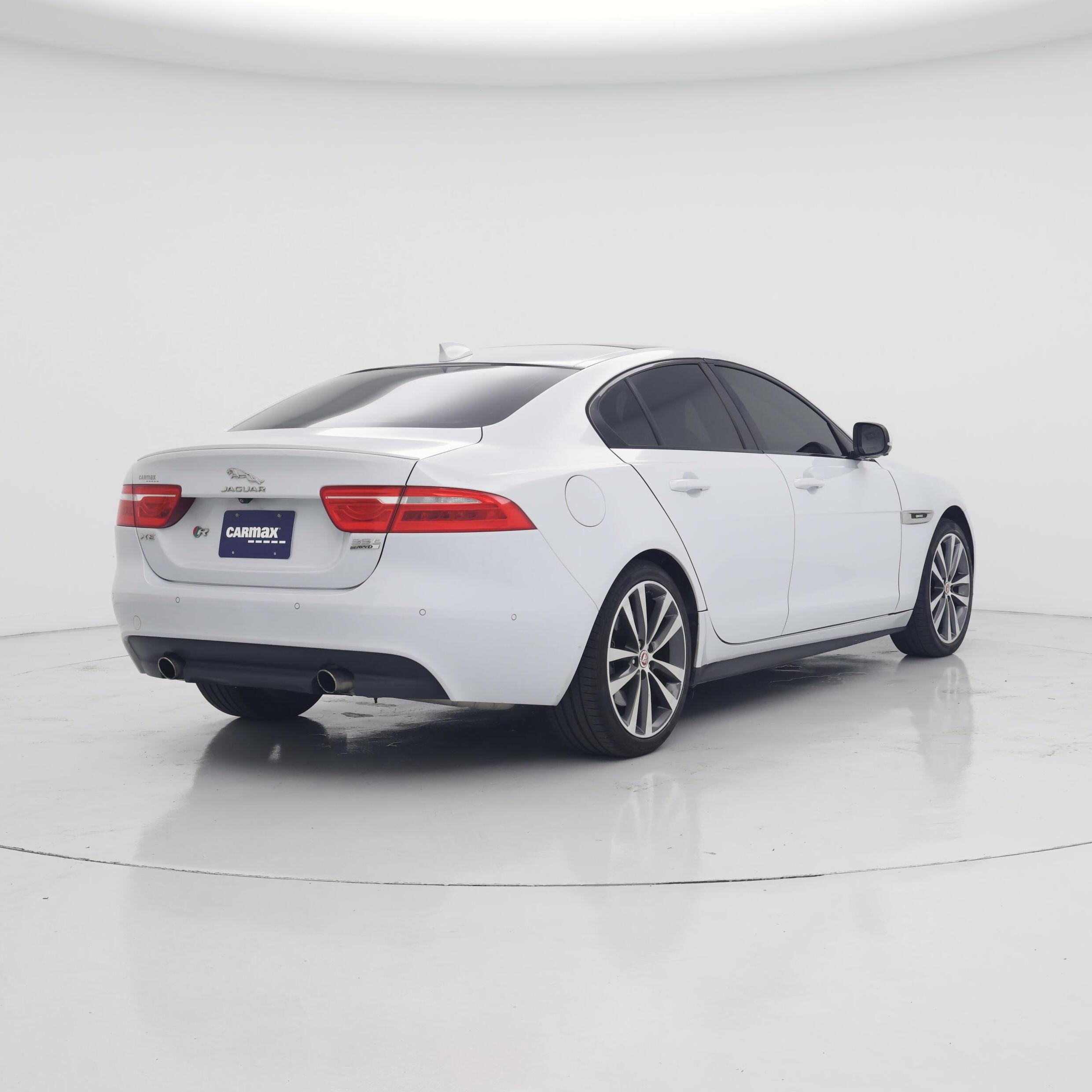 Thumbnail: 2017 Jaguar XE - 8