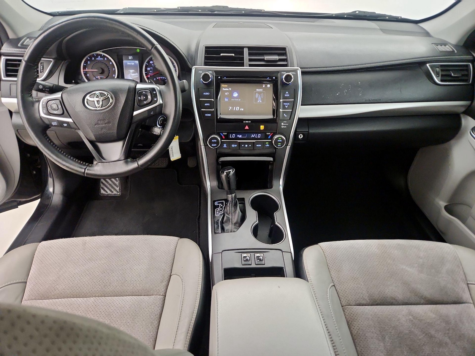 2016 Toyota Camry XSE - Photo 10