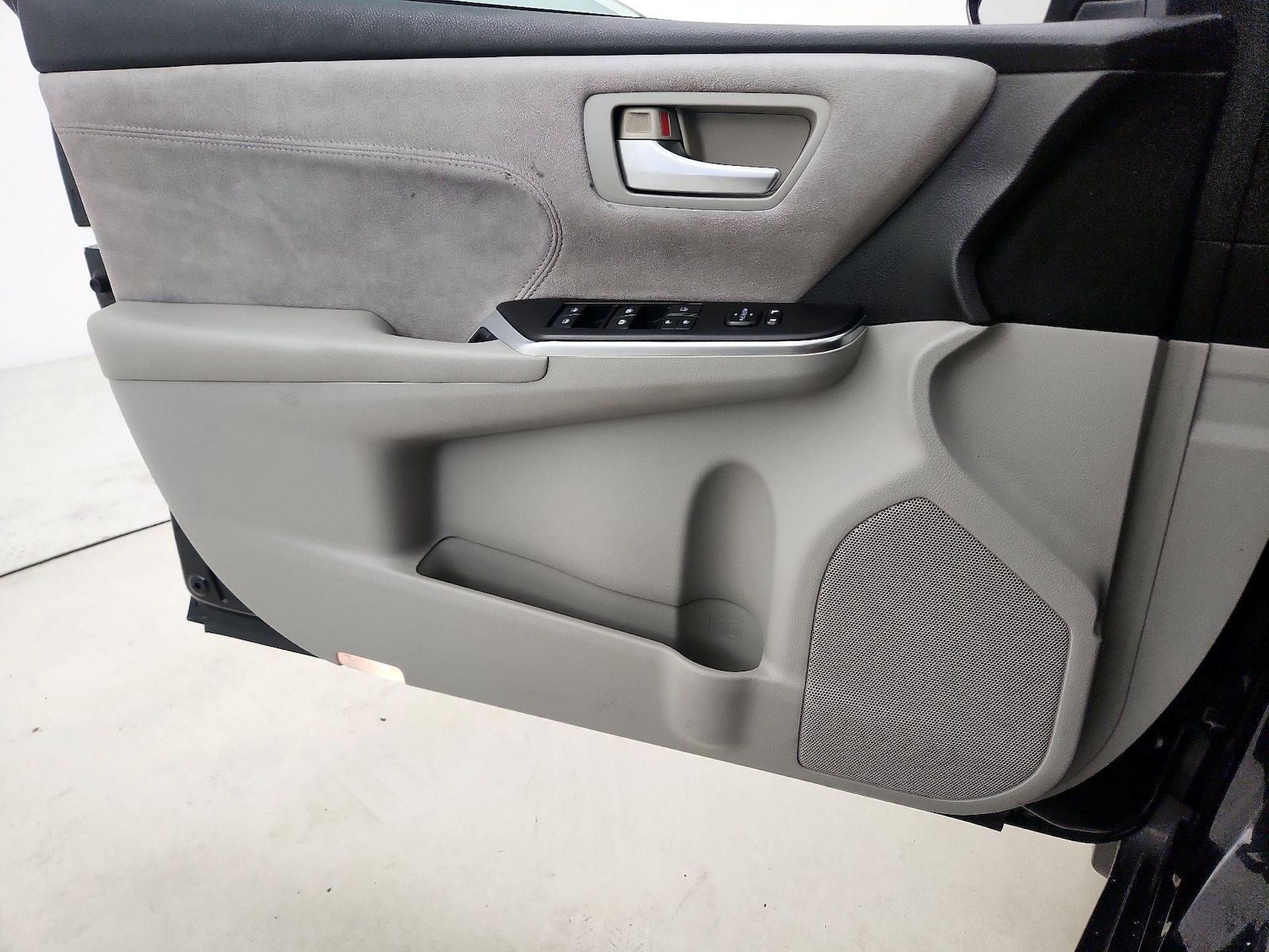 2016 Toyota Camry XSE - Photo 13