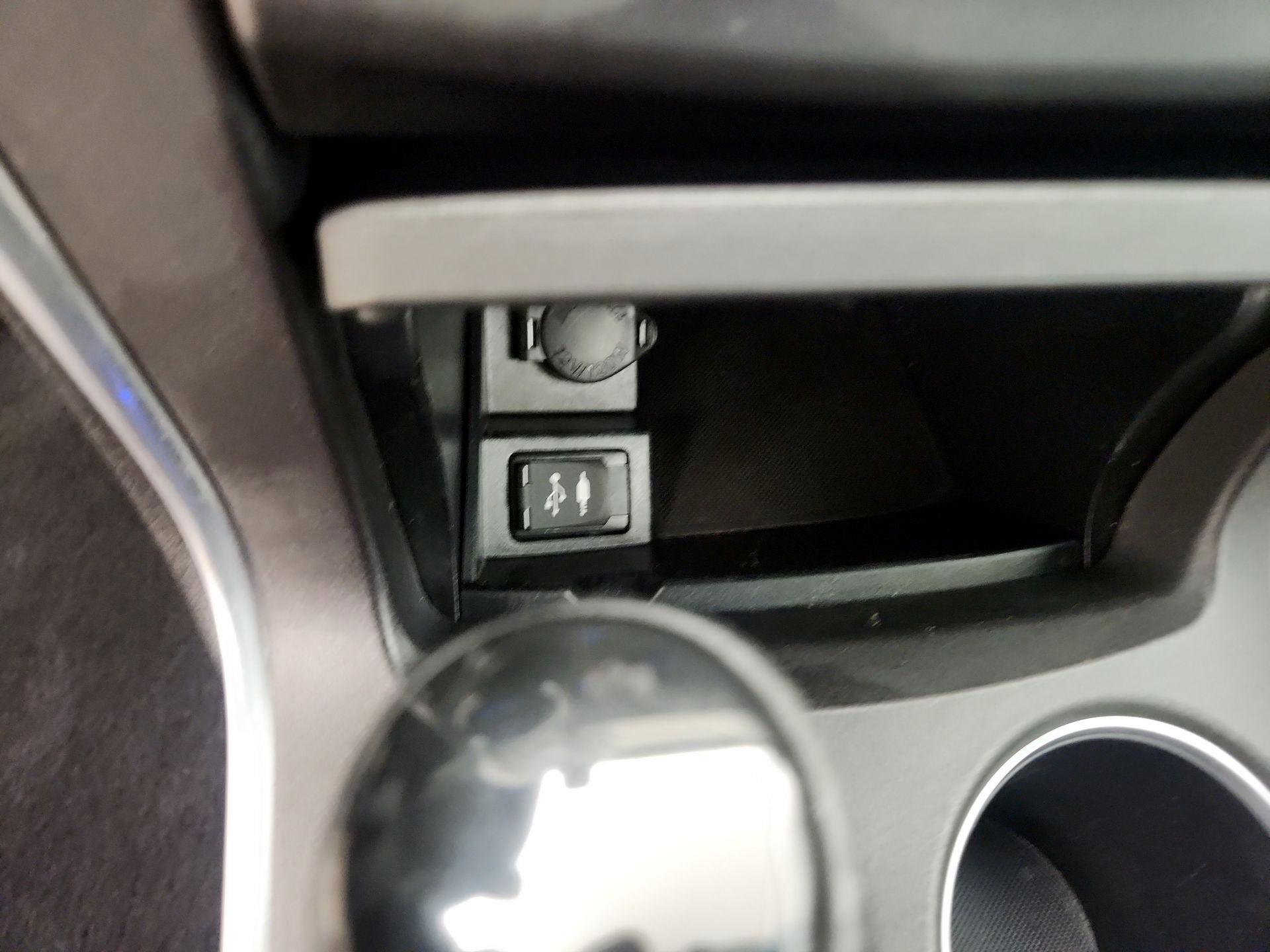 Thumbnail: 2016 Toyota Camry - 18