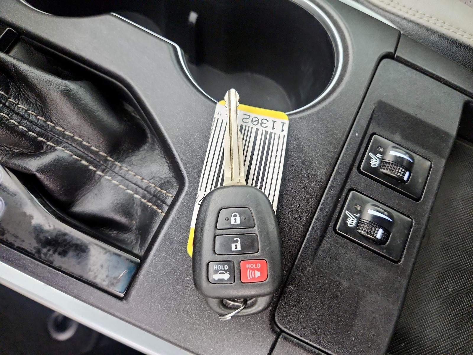 2016 Toyota Camry XSE - Photo 24