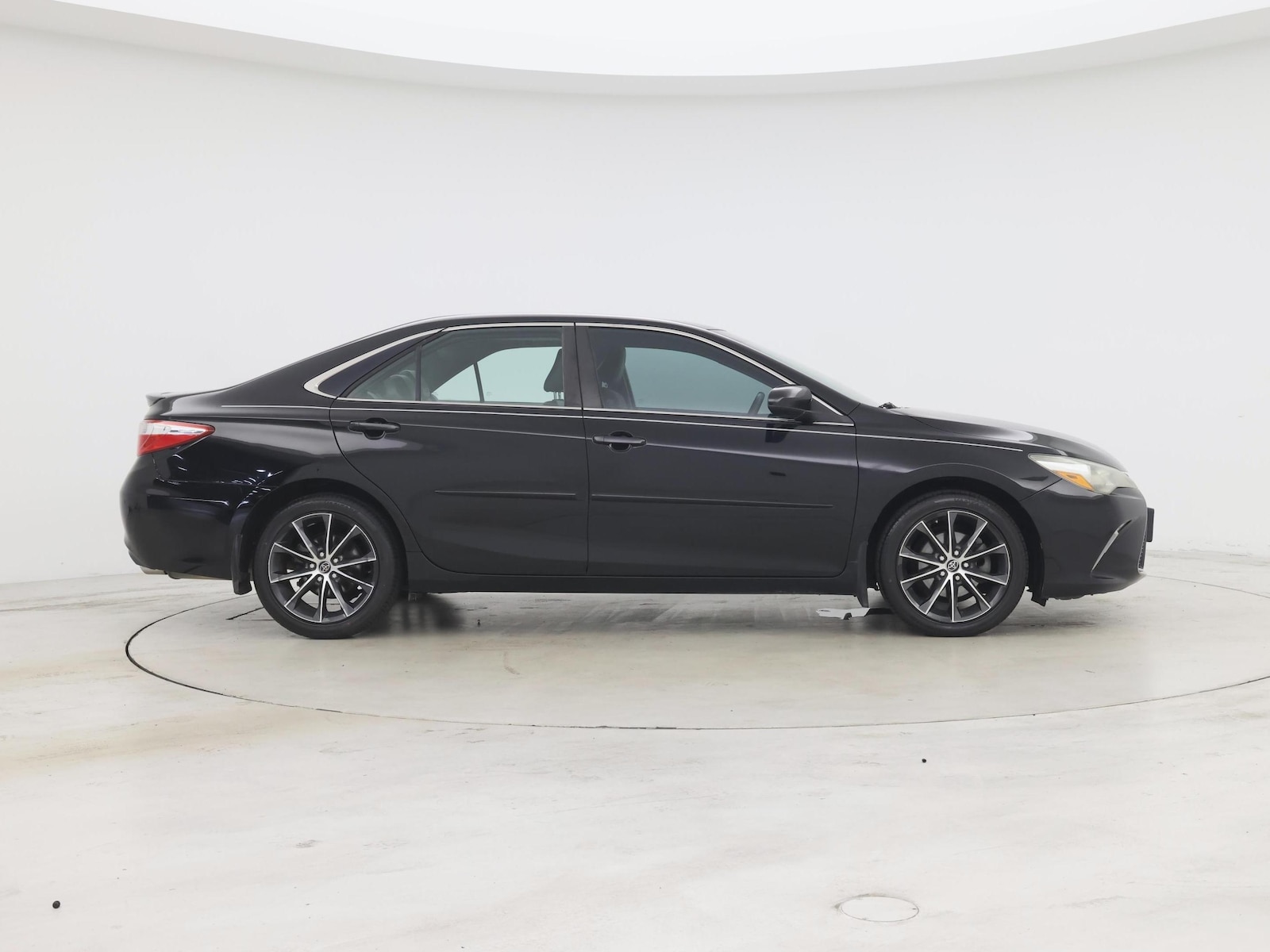 2016 Toyota Camry XSE - Photo 8
