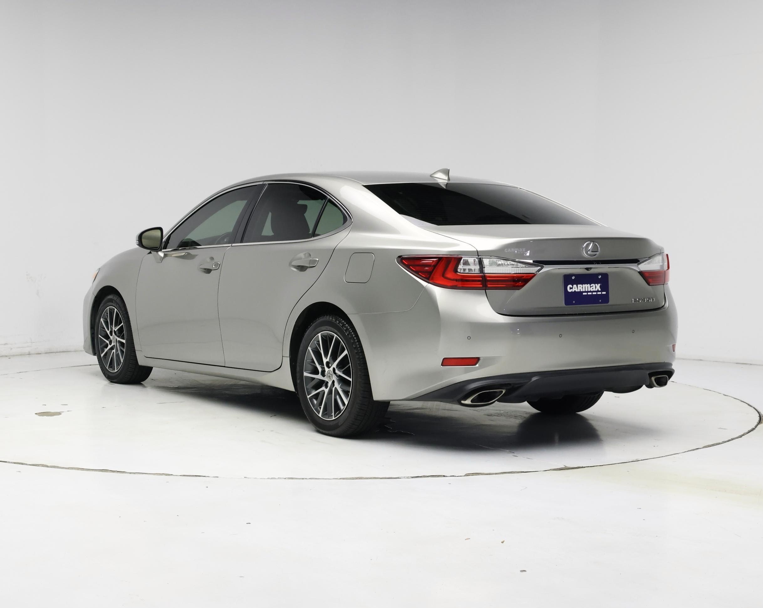 Thumbnail: 2018 Lexus ES - 2
