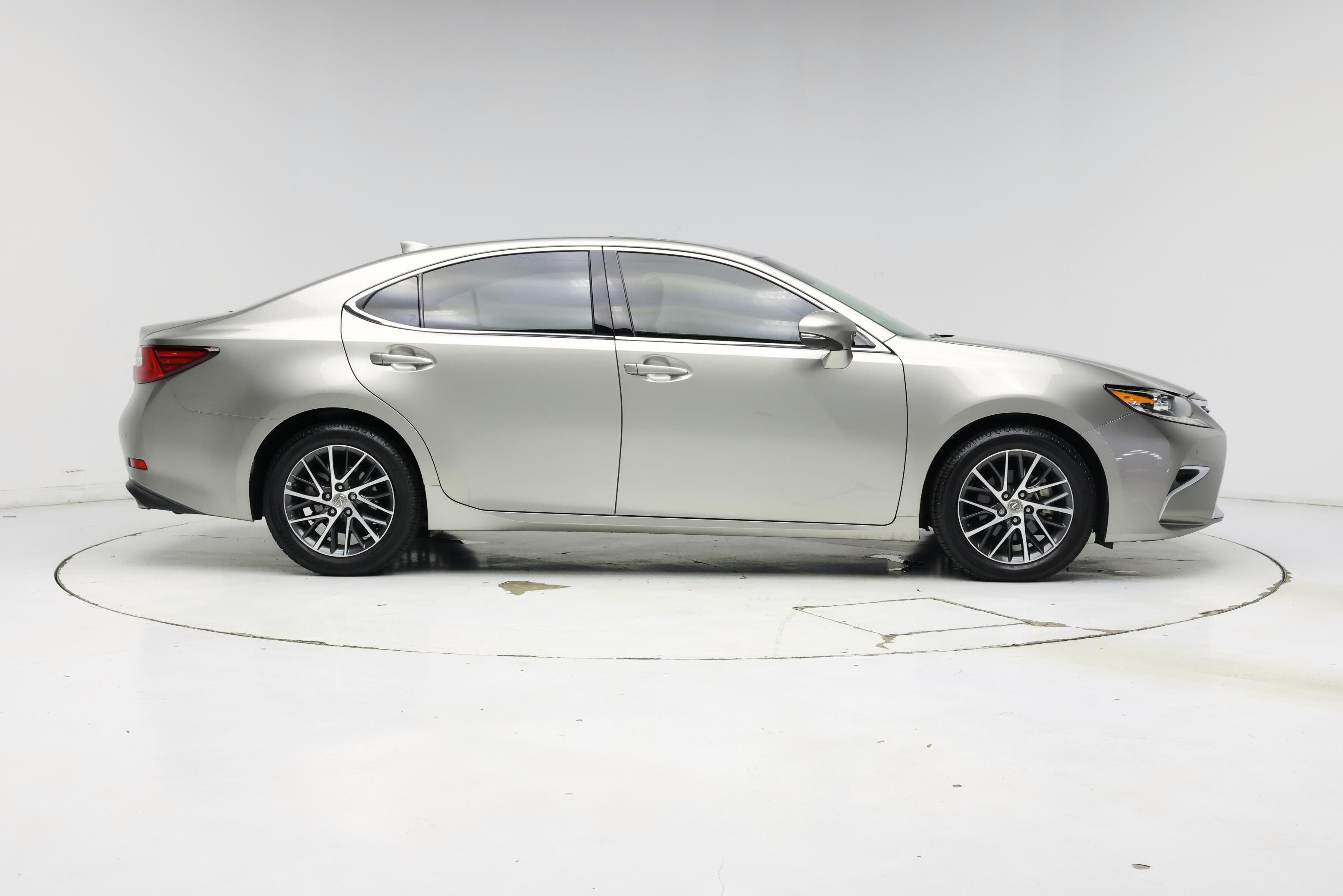 Thumbnail: 2018 Lexus ES - 7