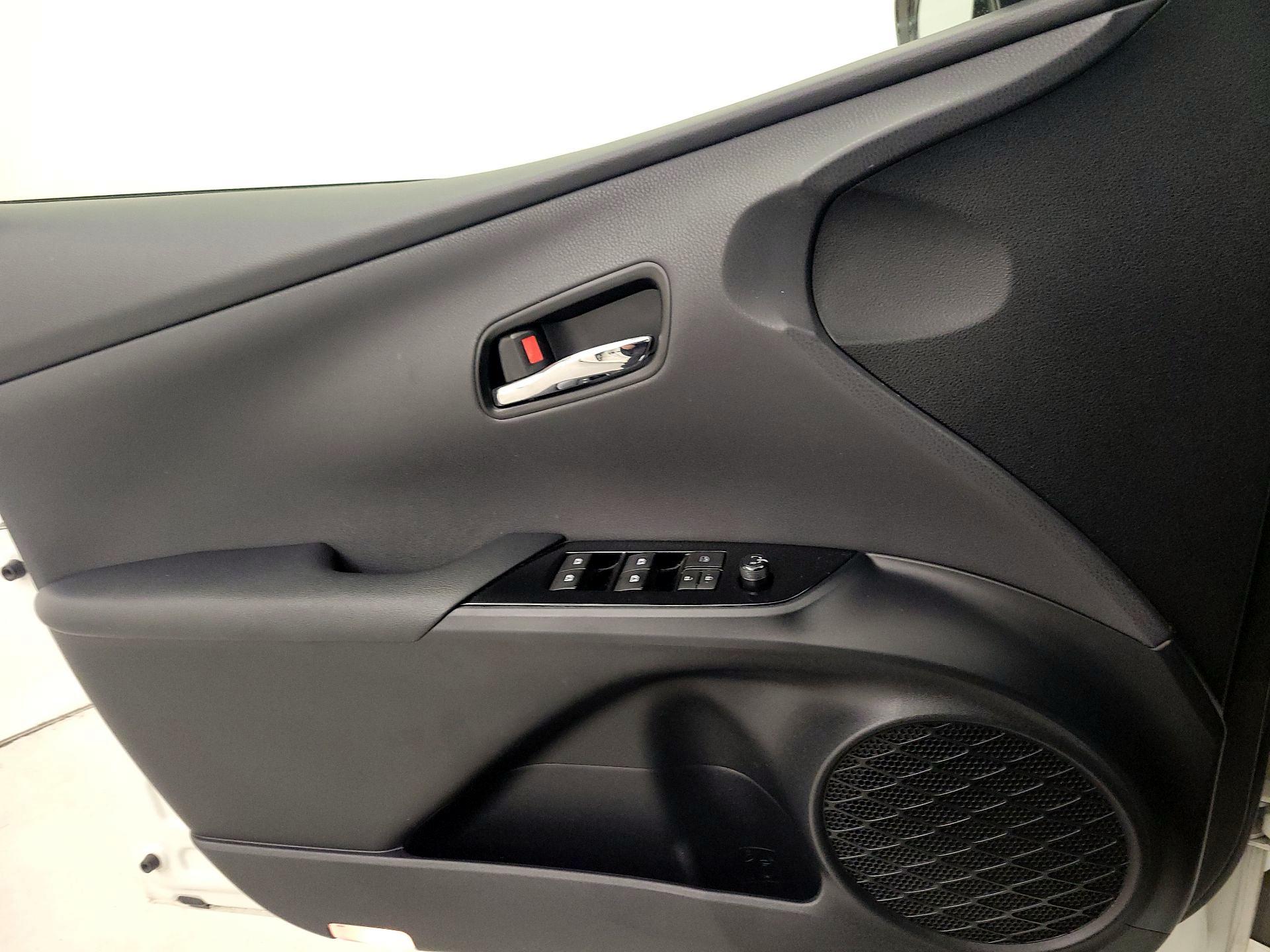 Thumbnail: 2016 Toyota Prius - 12