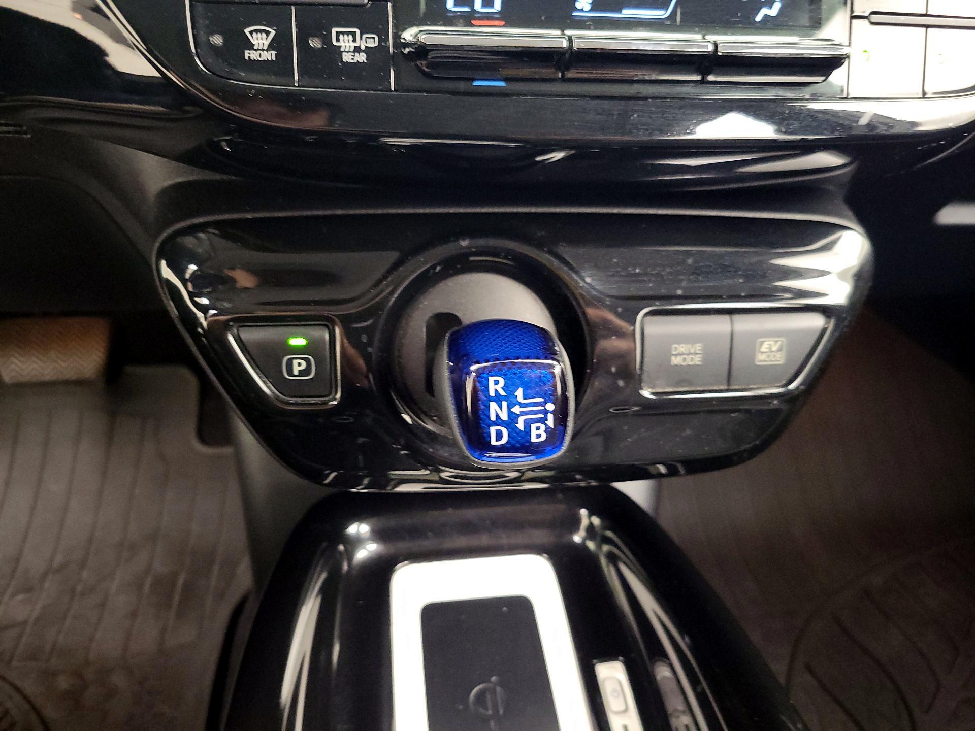 Thumbnail: 2016 Toyota Prius - 18
