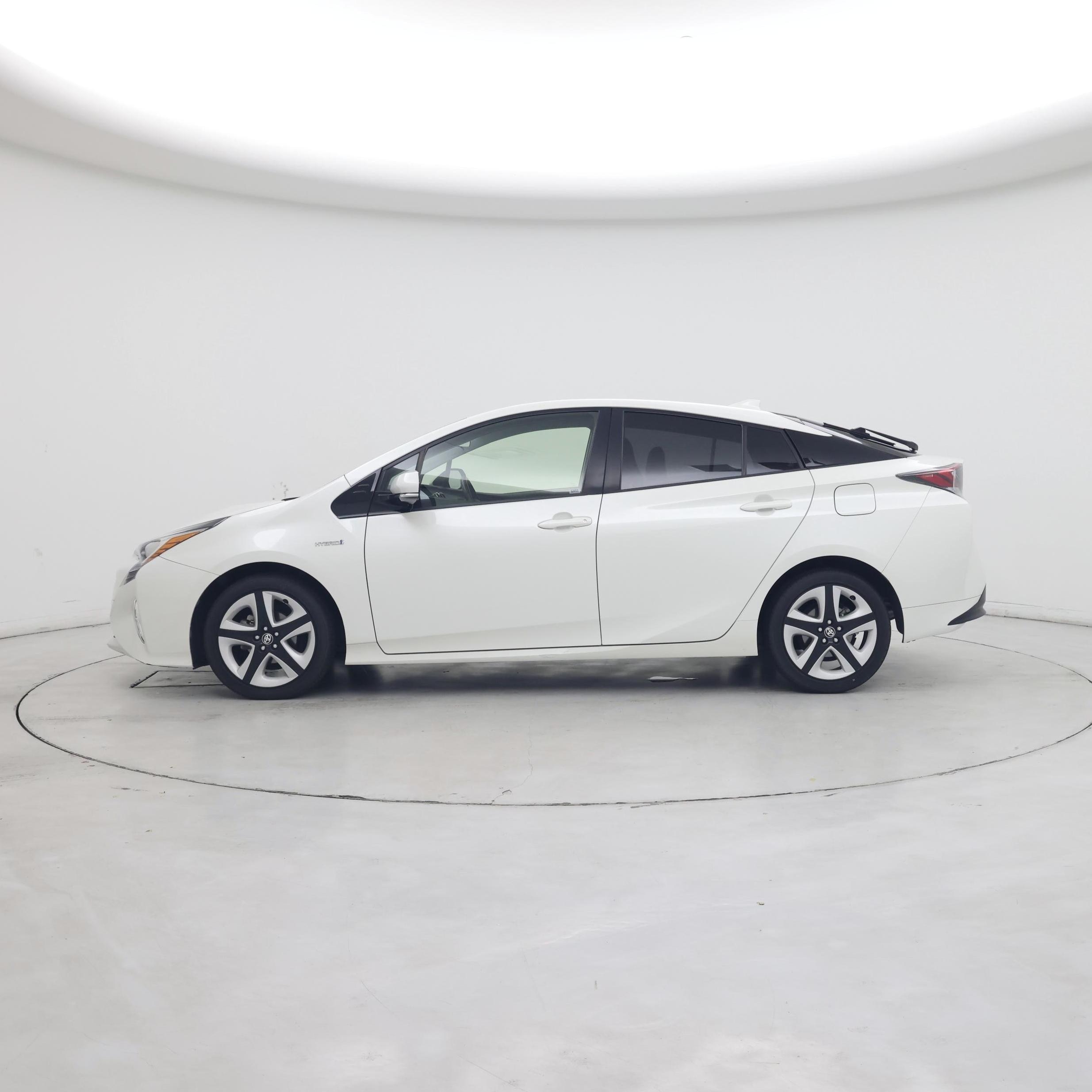 Thumbnail: 2016 Toyota Prius - 3