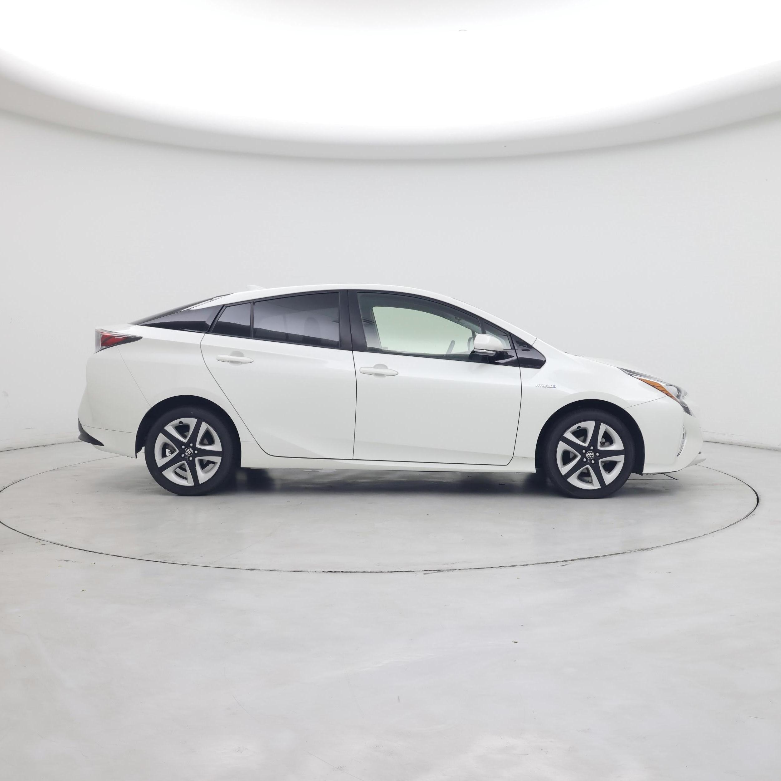 Thumbnail: 2016 Toyota Prius - 7