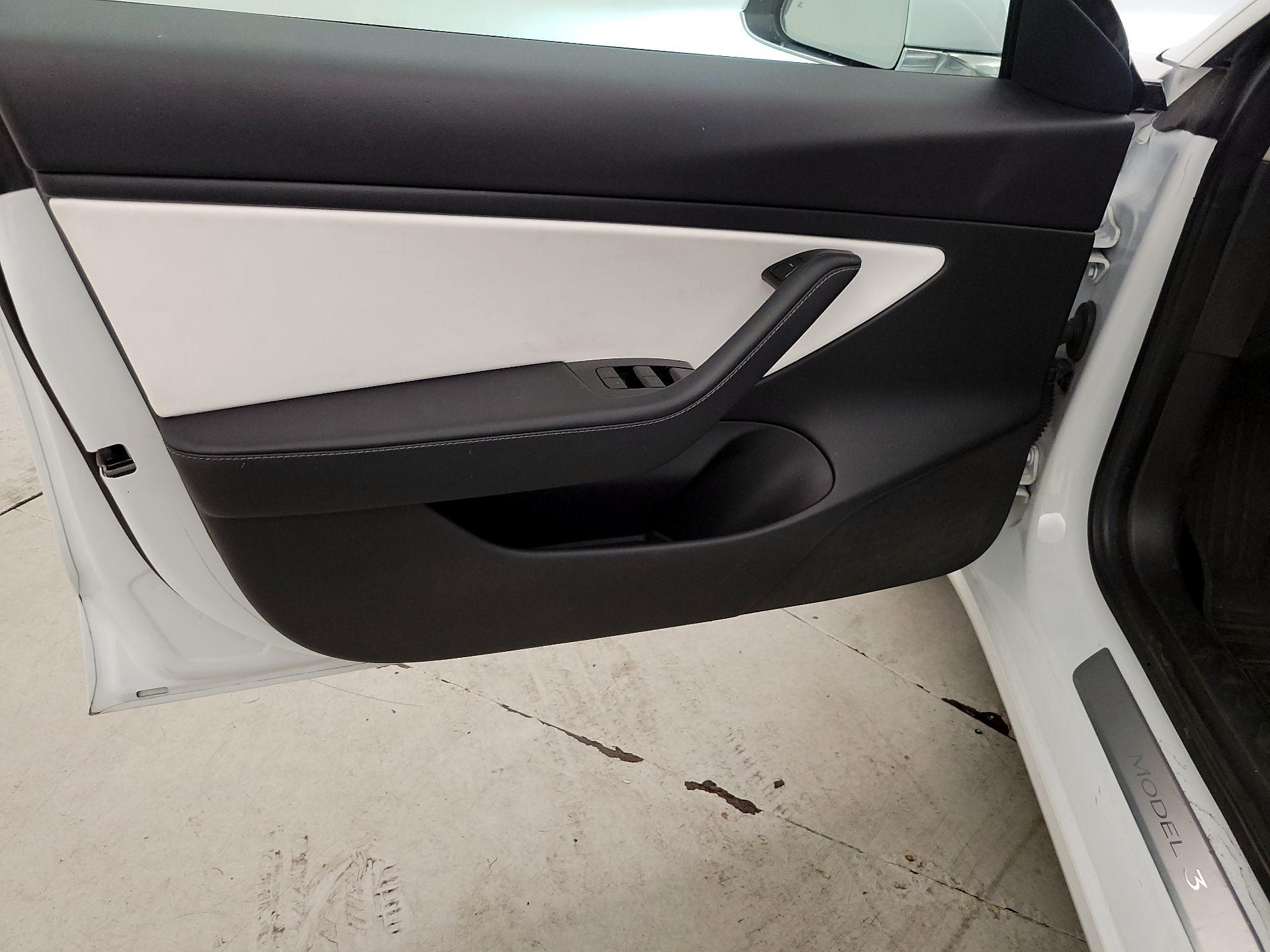 Thumbnail: 2020 Tesla Model 3 - 12