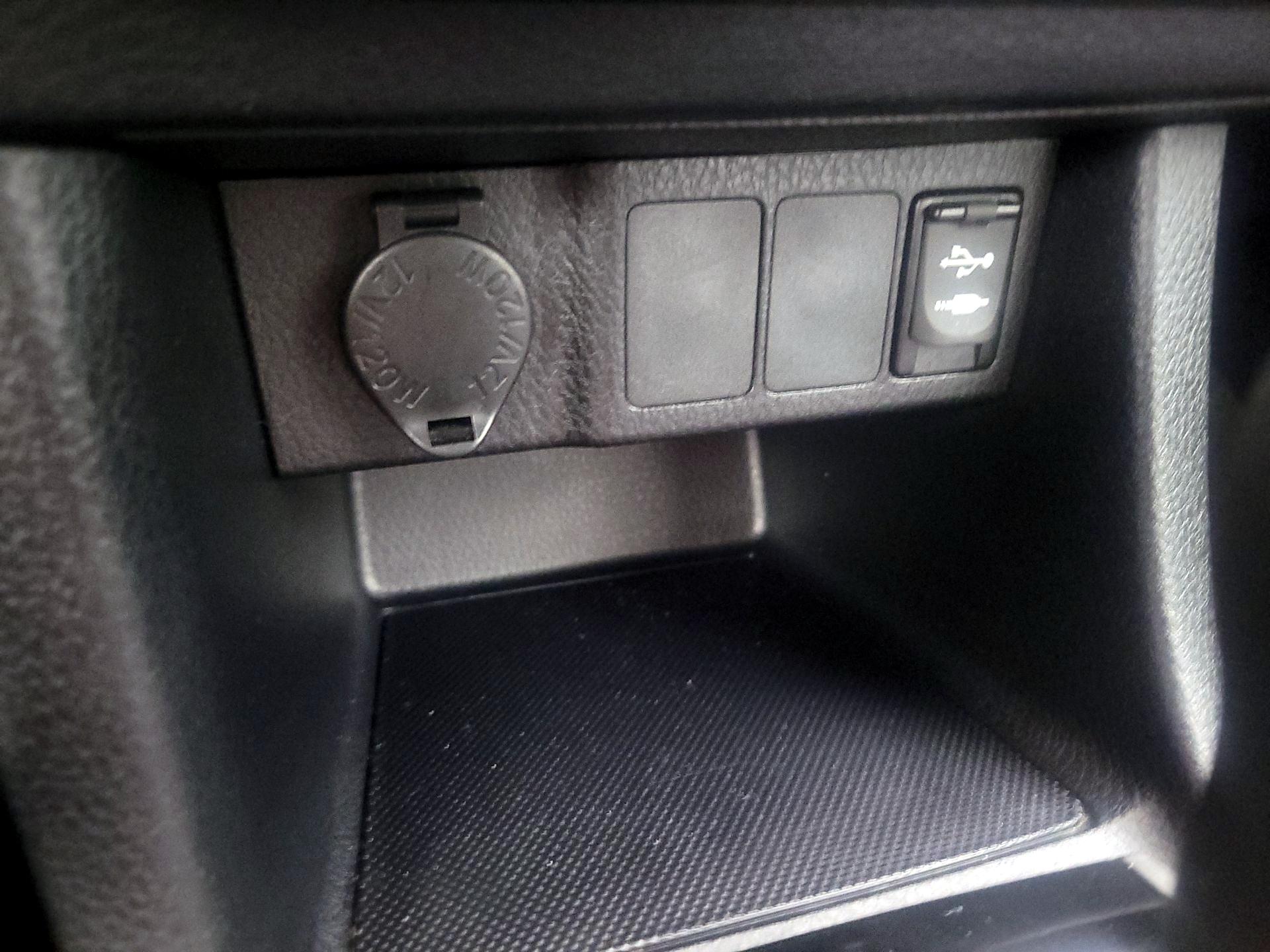 Thumbnail: 2014 Toyota Corolla - 17