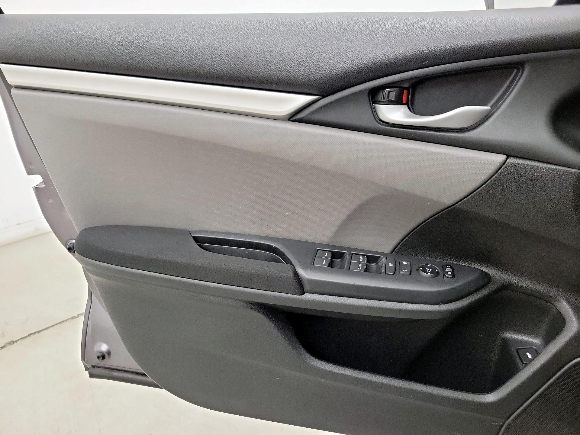 Thumbnail: 2016 Honda Civic - 12