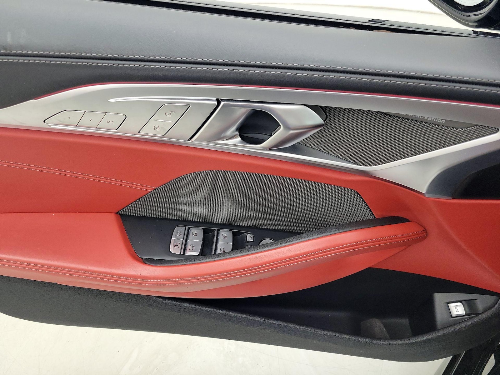 2022 BMW 8 Series M850i - Photo 13
