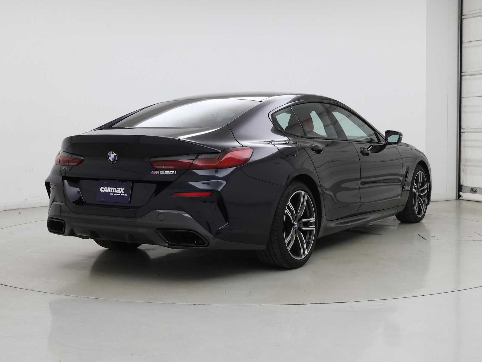 2022 BMW 8 Series M850i - Photo 9