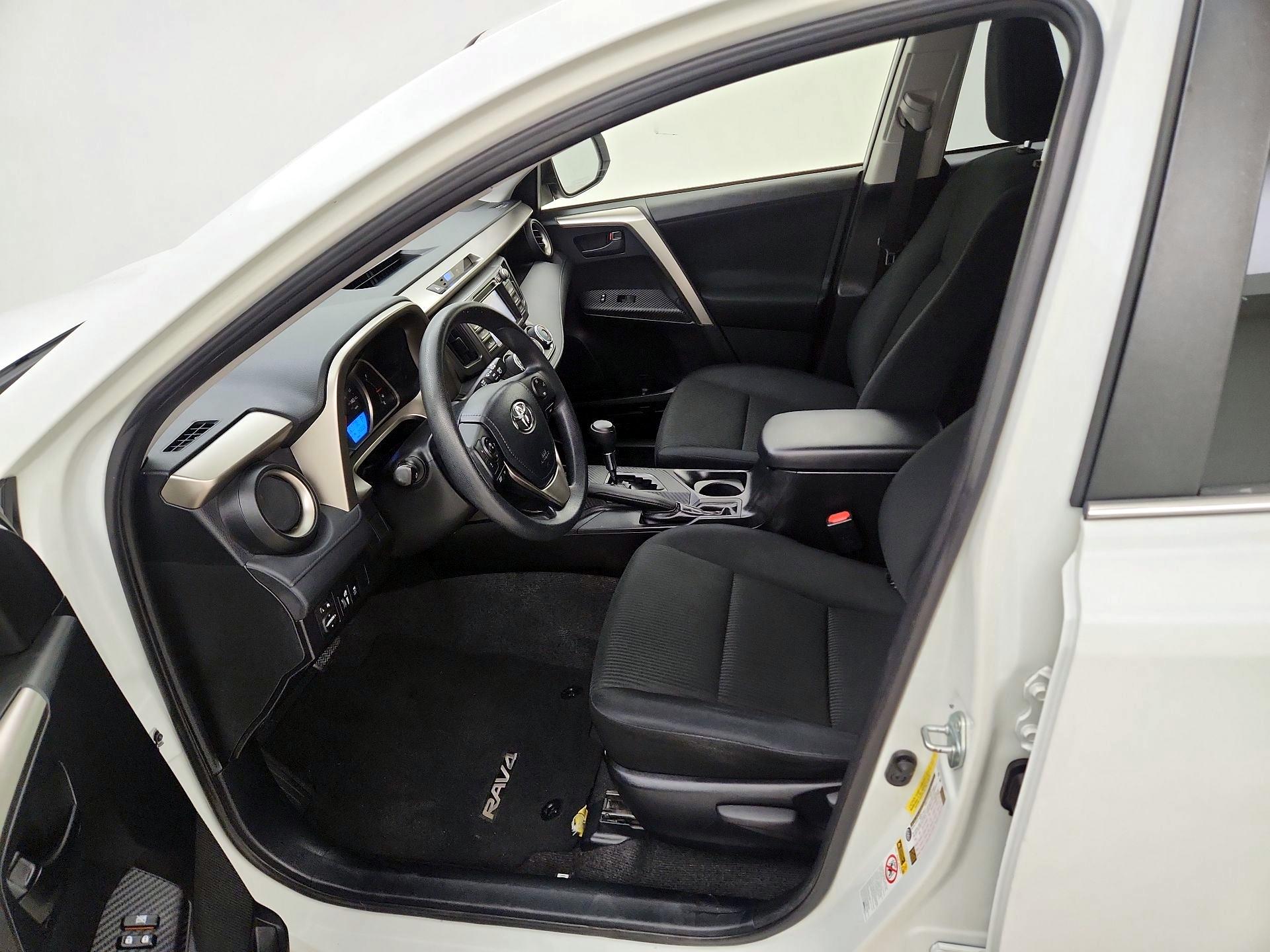 Thumbnail: 2015 Toyota RAV4 - 11