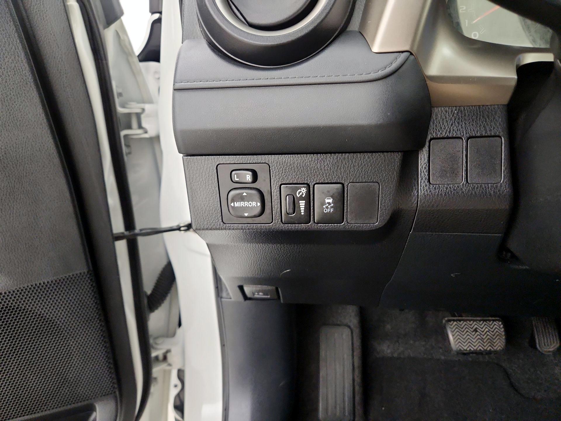Thumbnail: 2015 Toyota RAV4 - 13