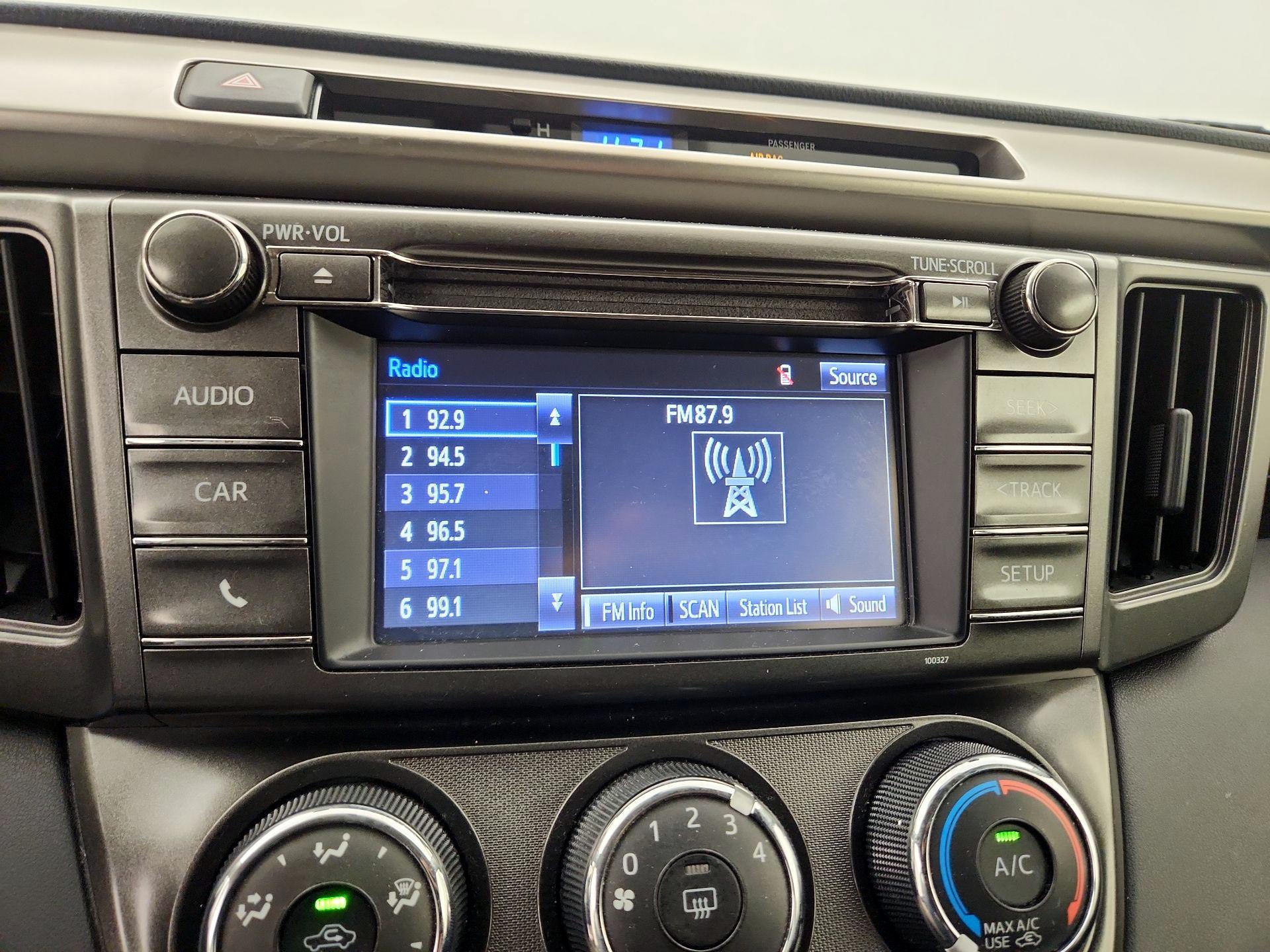 Thumbnail: 2015 Toyota RAV4 - 15