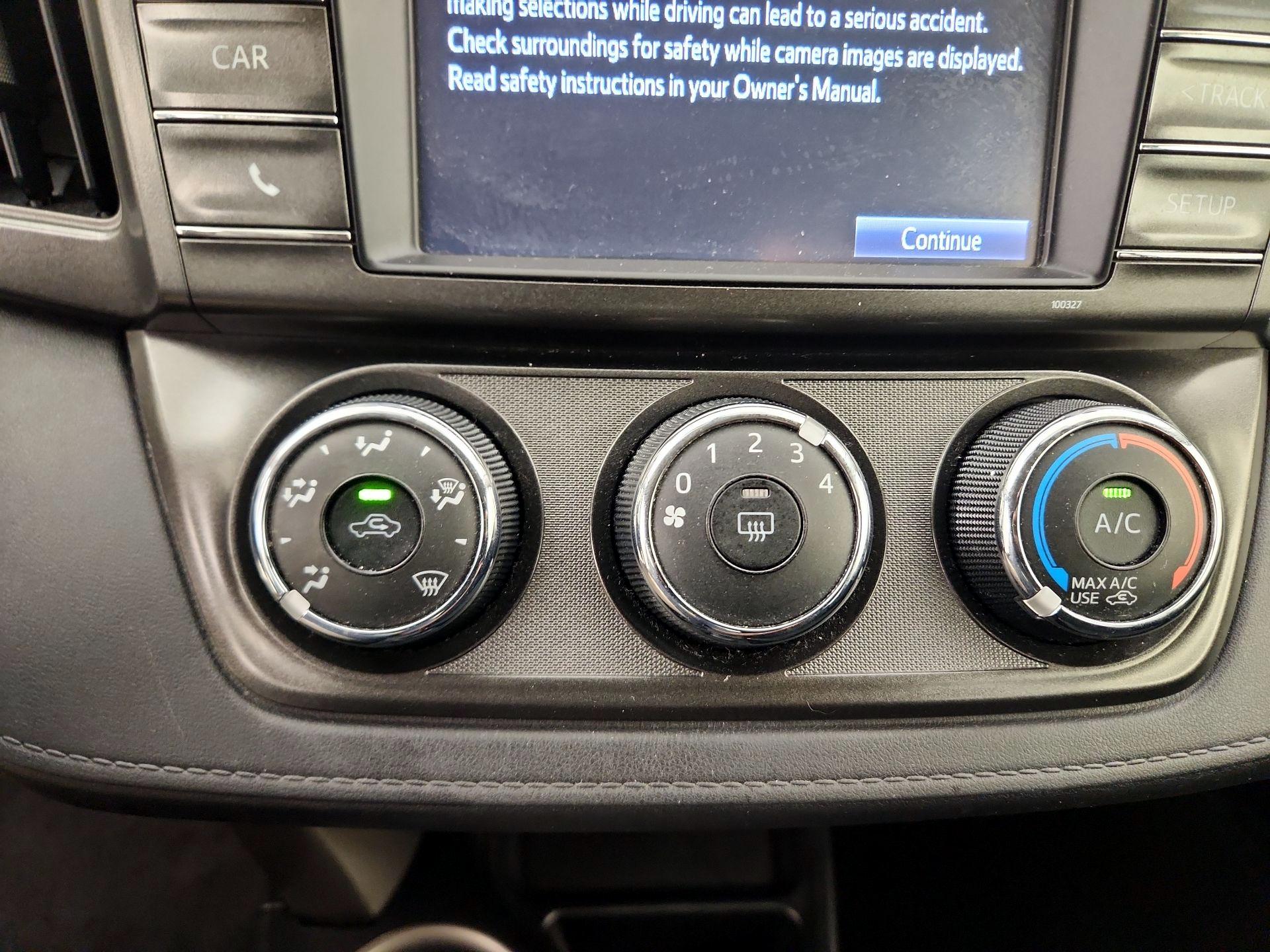 Thumbnail: 2015 Toyota RAV4 - 16