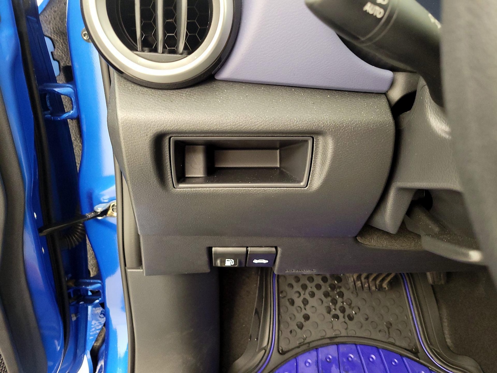 2024 Nissan Versa Sedan SV - Photo 14