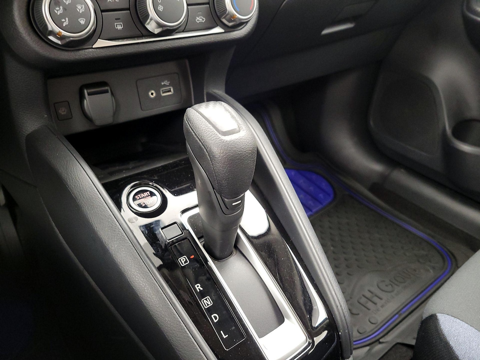 2024 Nissan Versa Sedan SV - Photo 18