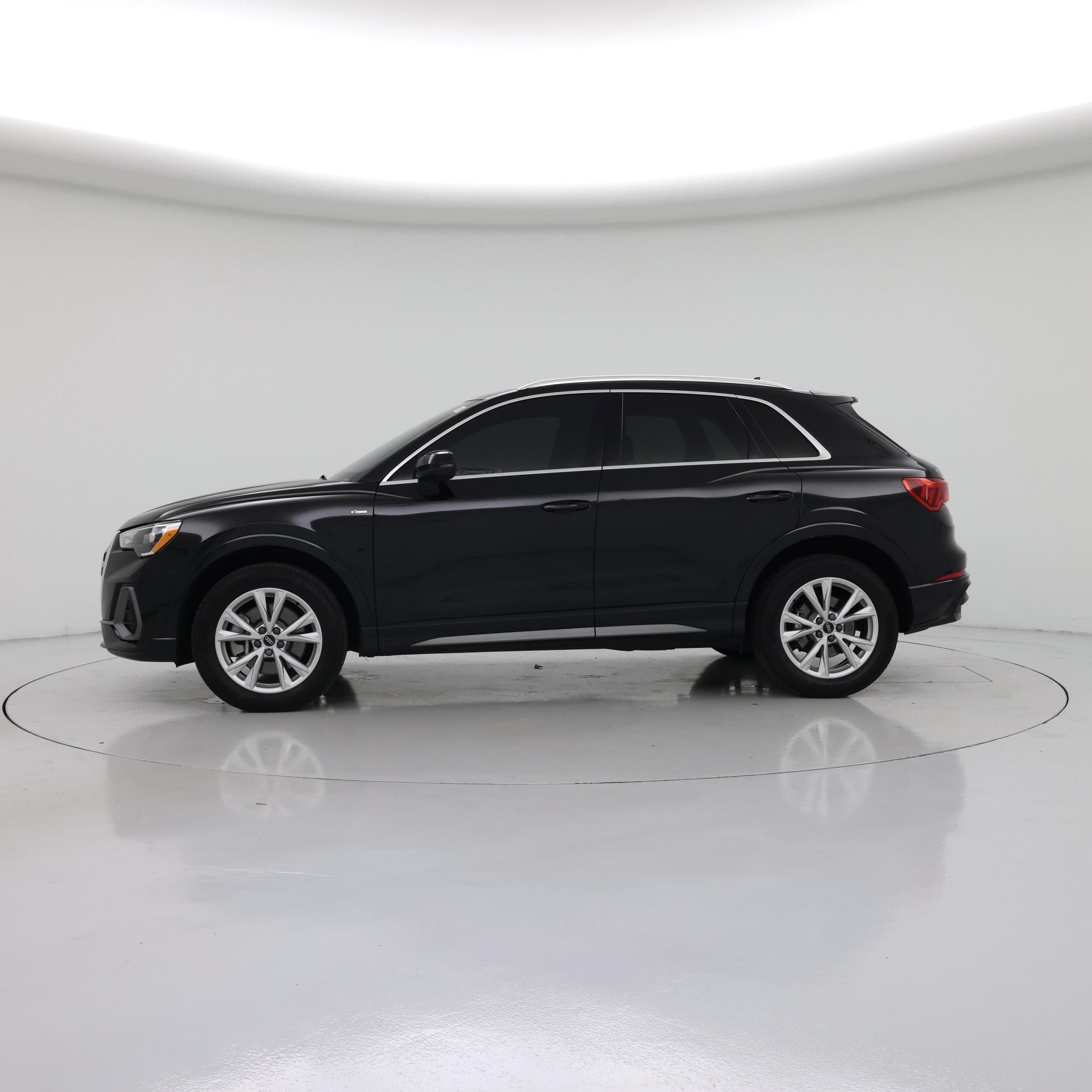 Thumbnail: 2021 Audi Q3 - 3