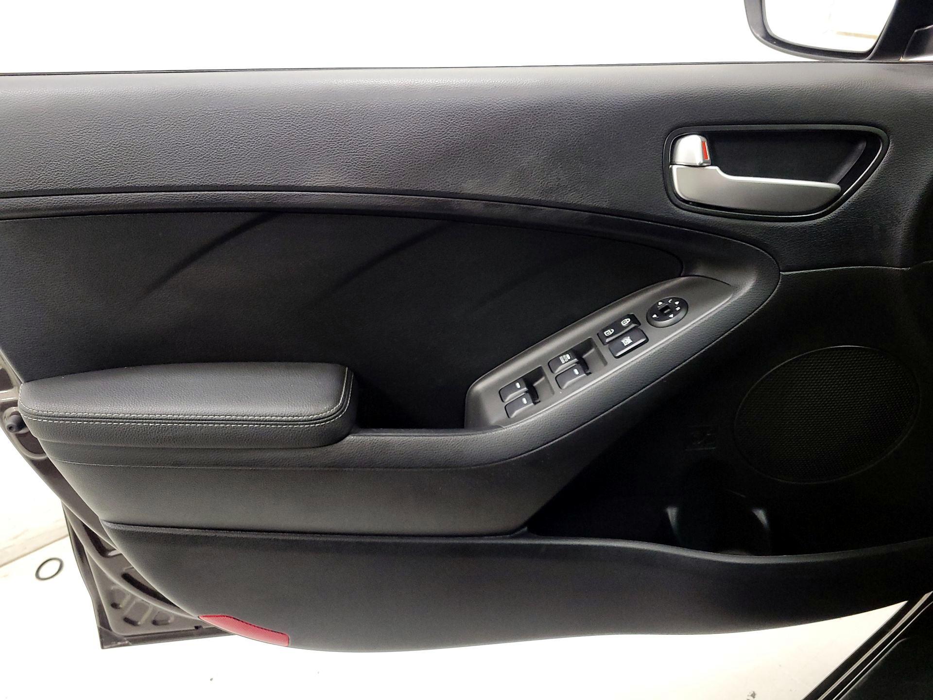 Thumbnail: 2018 Kia Forte - 12