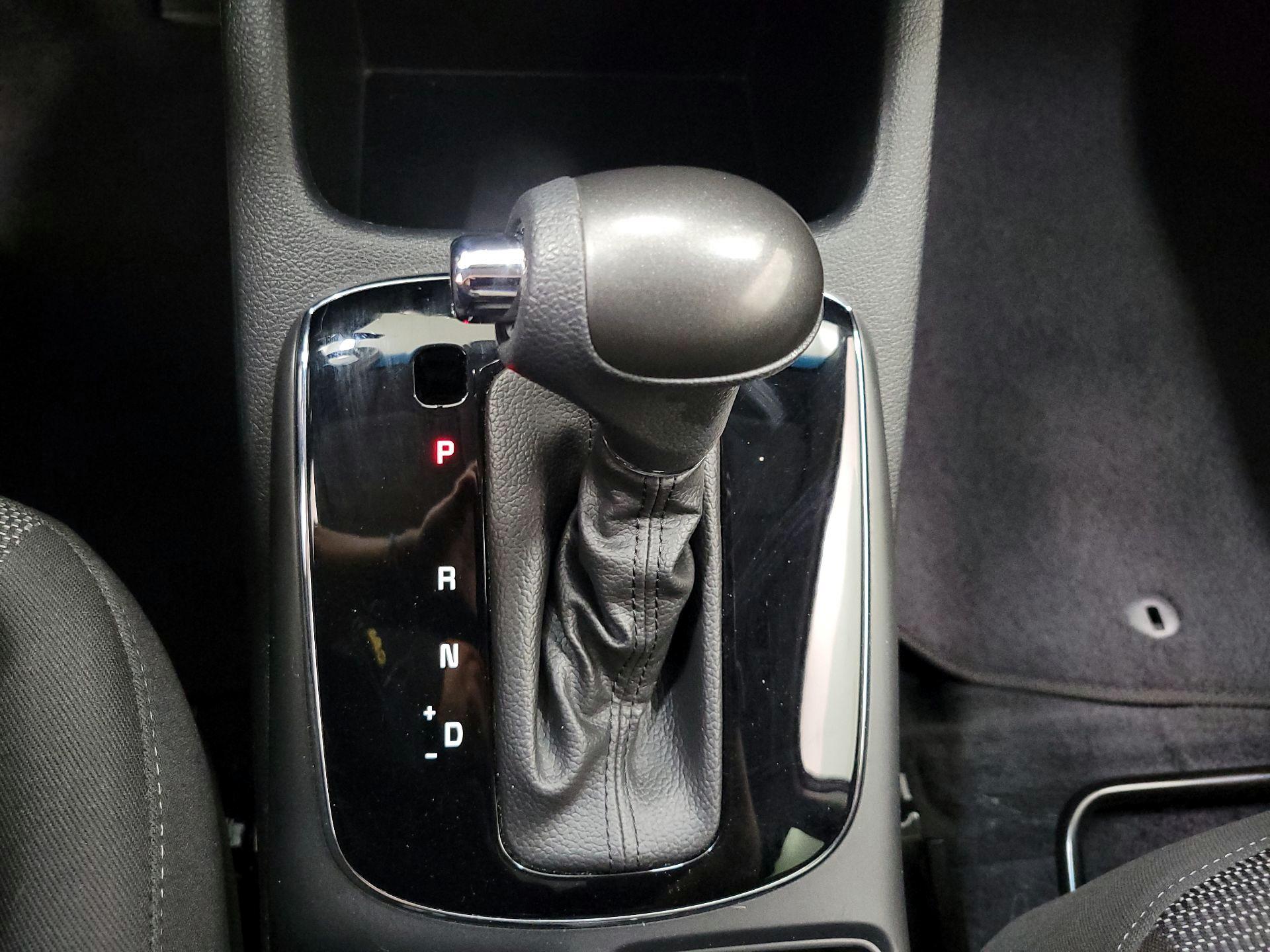 Thumbnail: 2018 Kia Forte - 16