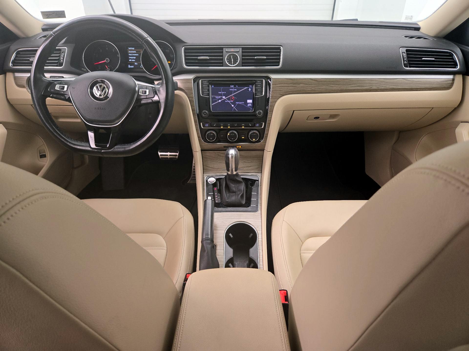 Thumbnail: 2017 Volkswagen Passat - 9