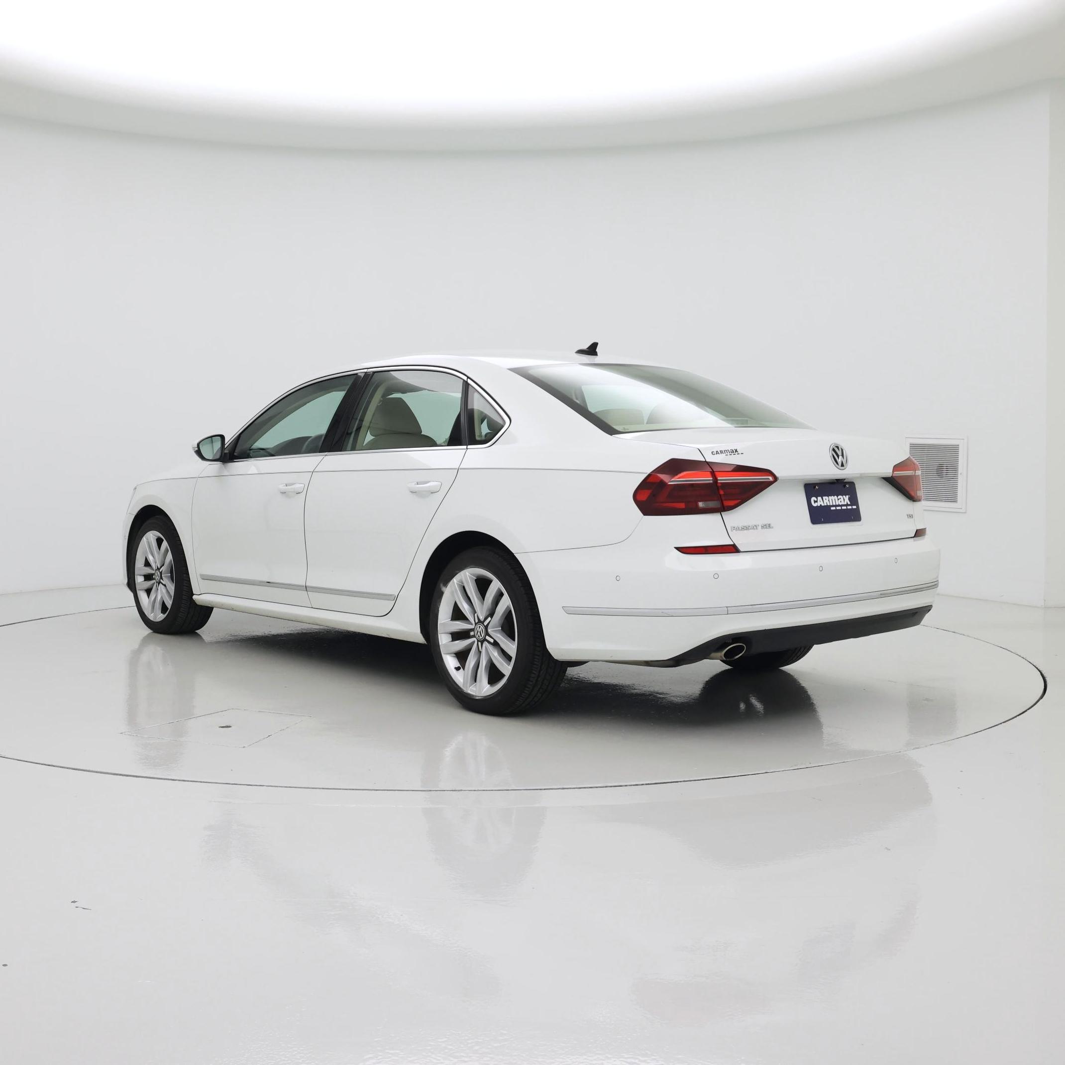 Thumbnail: 2017 Volkswagen Passat - 2