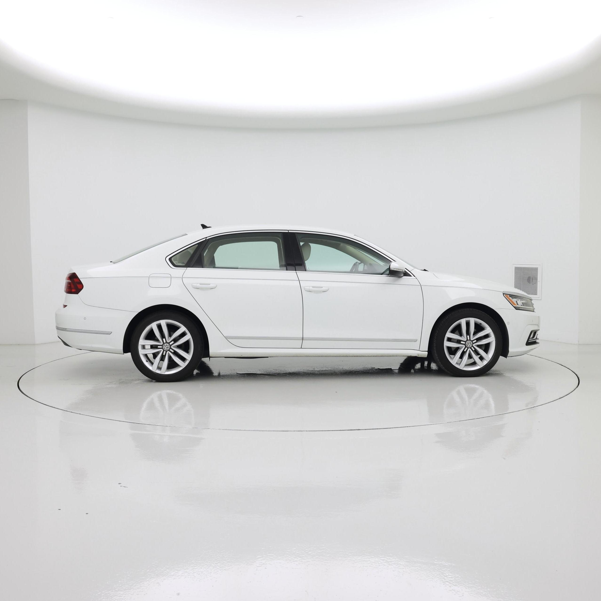 Thumbnail: 2017 Volkswagen Passat - 7