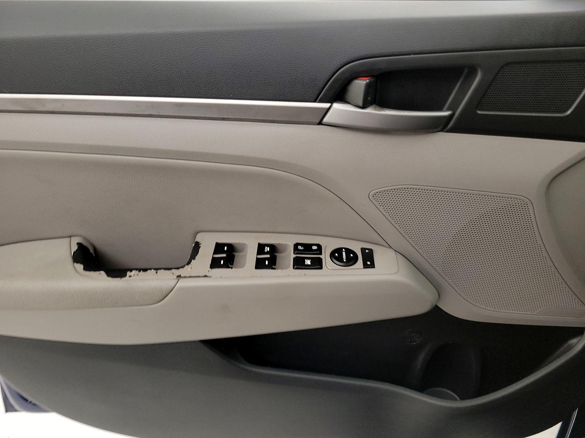 Thumbnail: 2017 Hyundai Elantra - 12