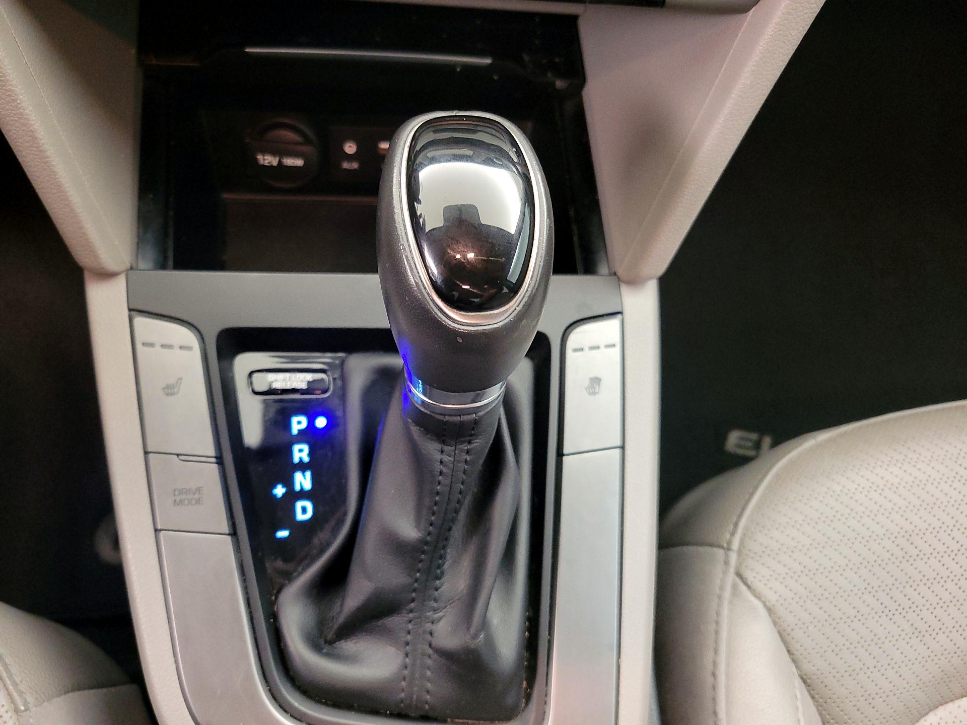 Thumbnail: 2017 Hyundai Elantra - 17