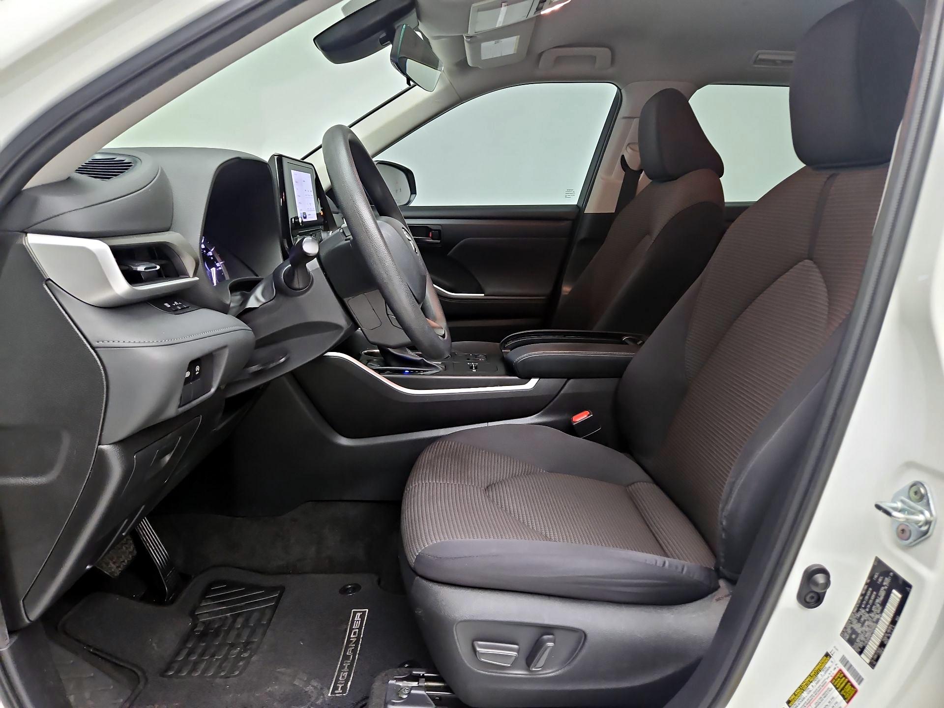 Thumbnail: 2023 Toyota Highlander - 11