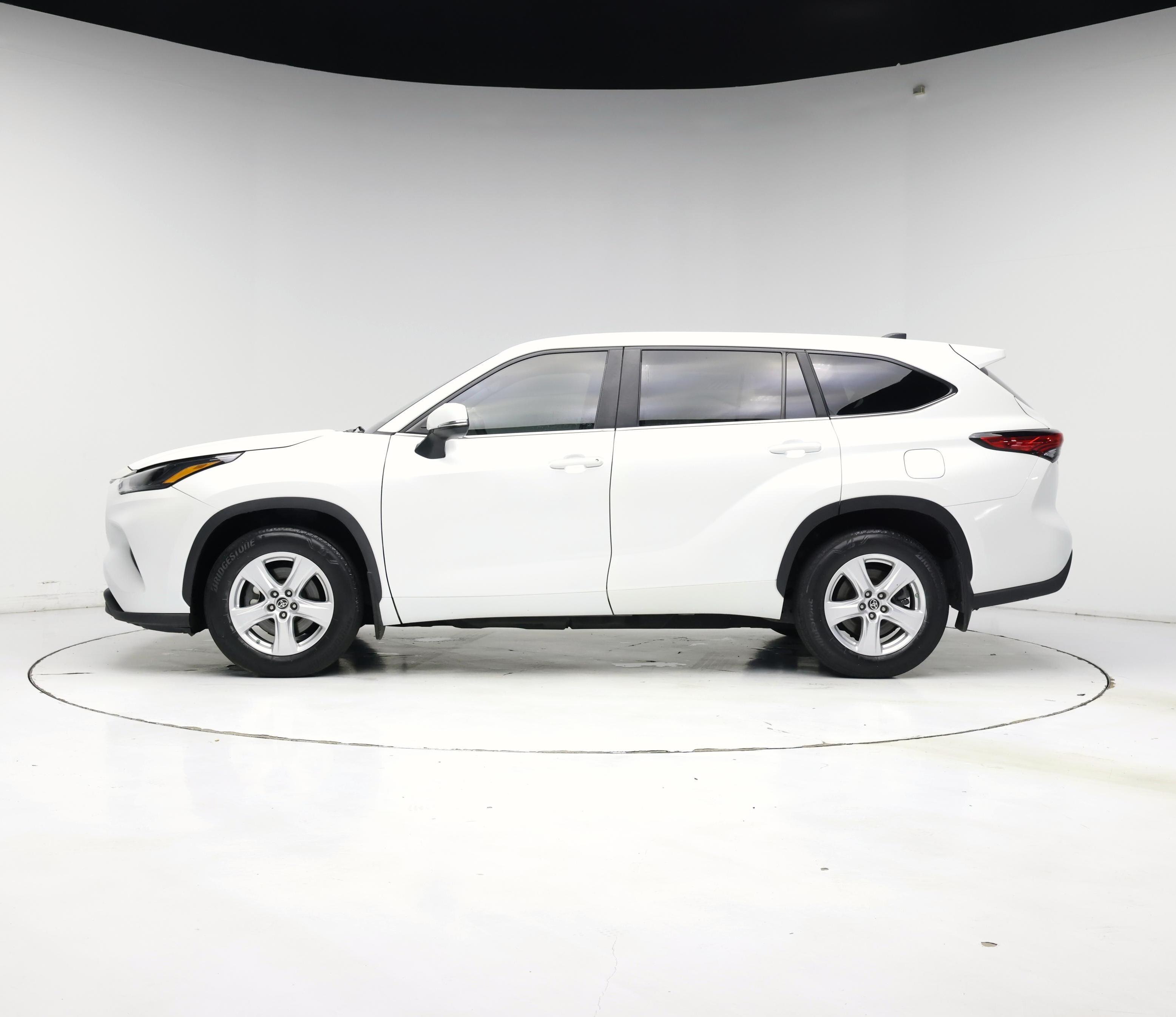 Thumbnail: 2023 Toyota Highlander - 3