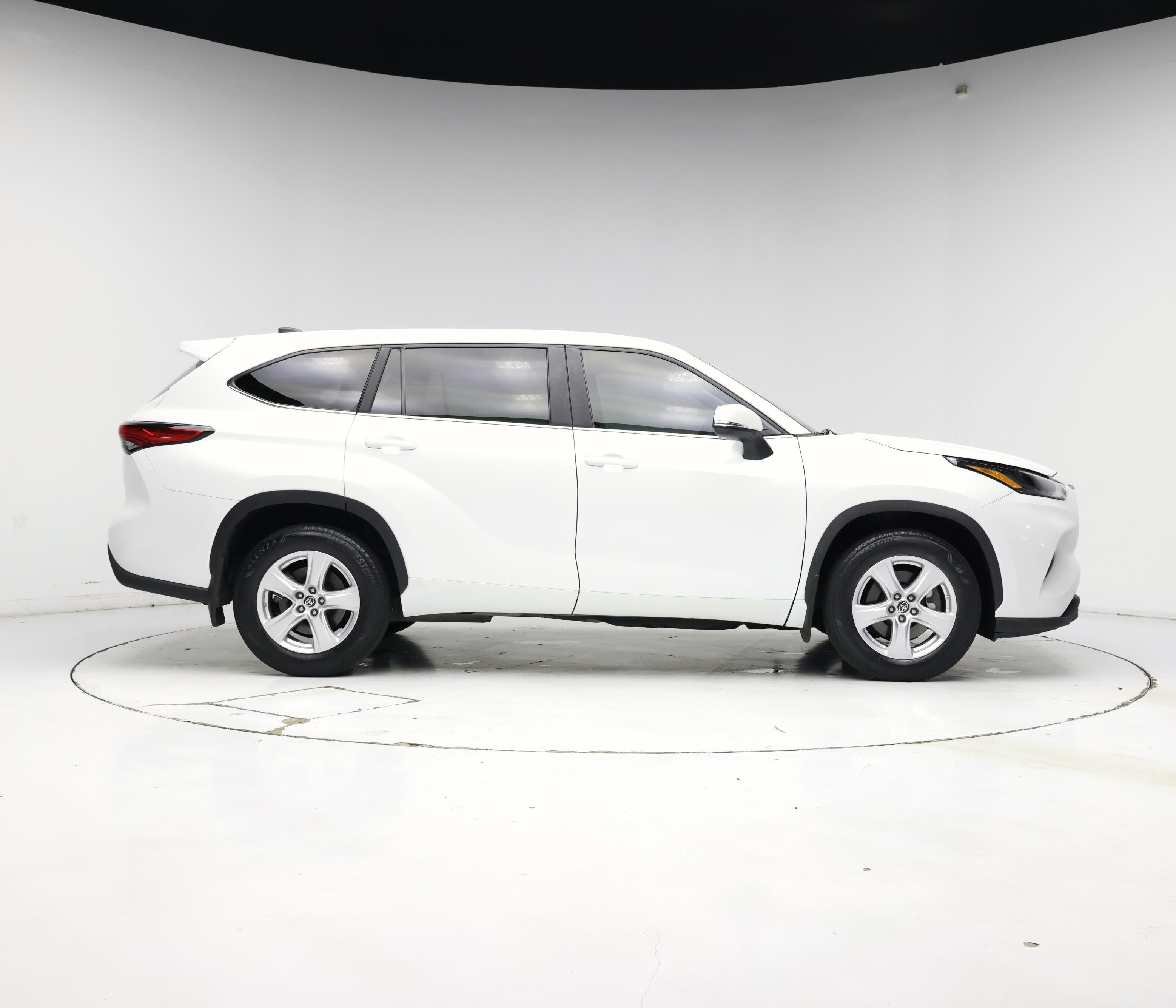 Thumbnail: 2023 Toyota Highlander - 7