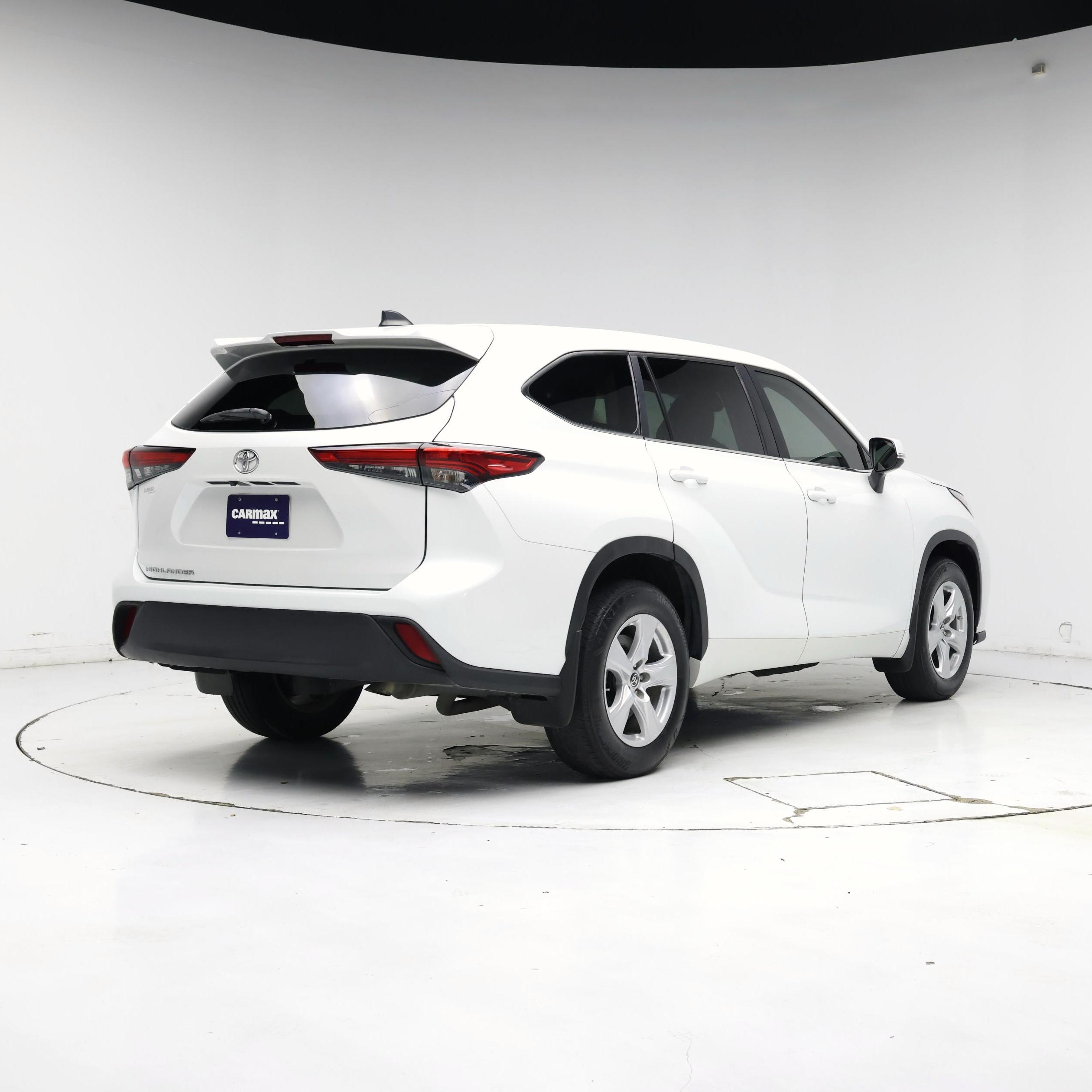 Thumbnail: 2023 Toyota Highlander - 8