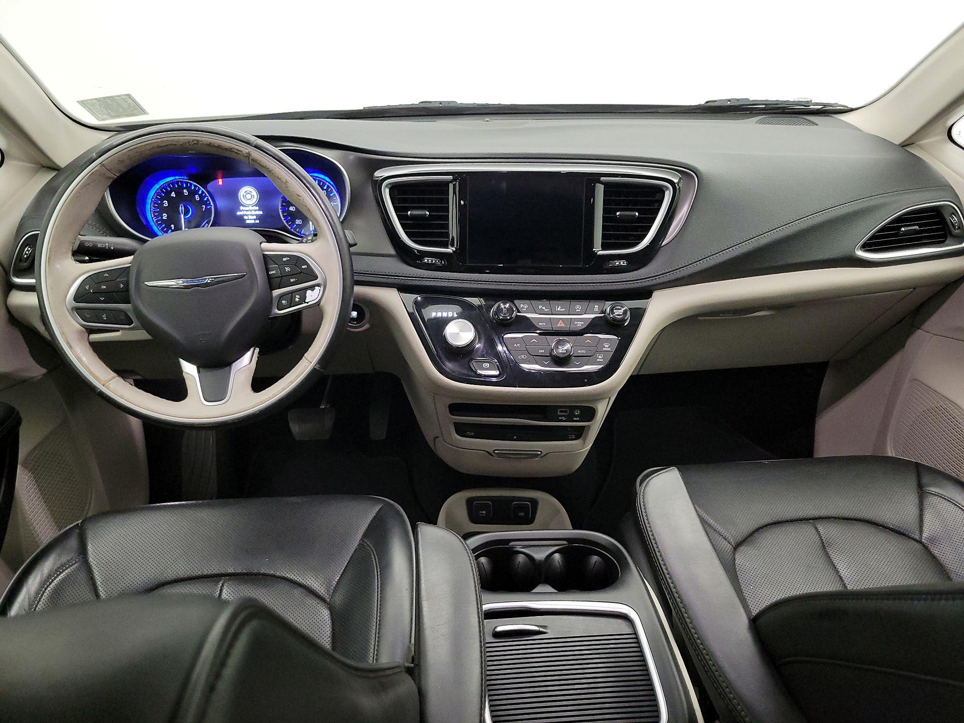 Thumbnail: 2019 Chrysler Pacifica - 9