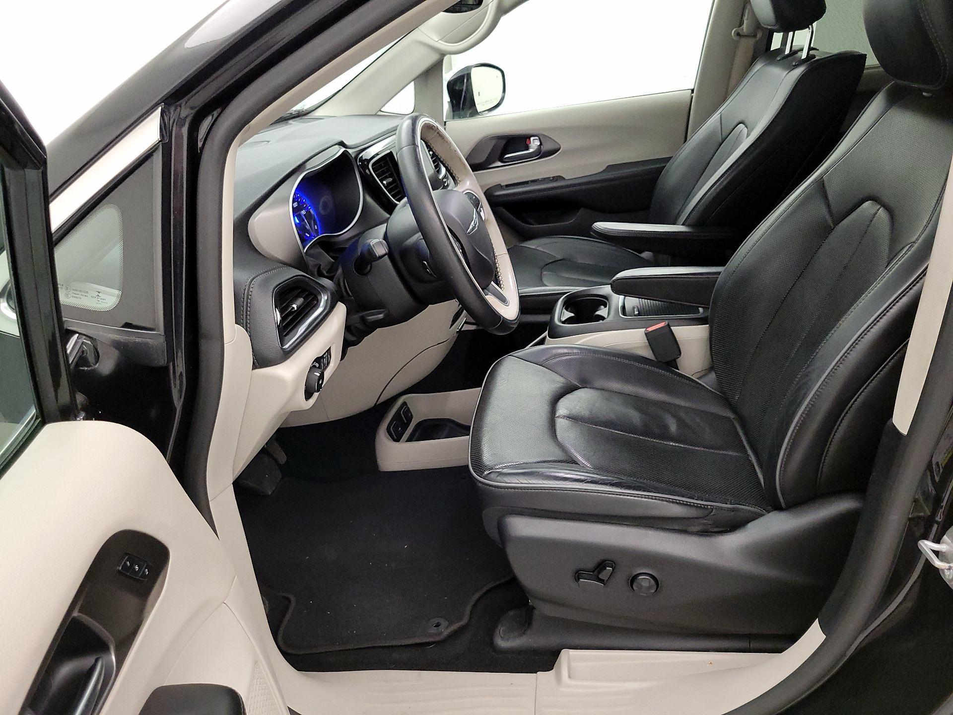 Thumbnail: 2019 Chrysler Pacifica - 11