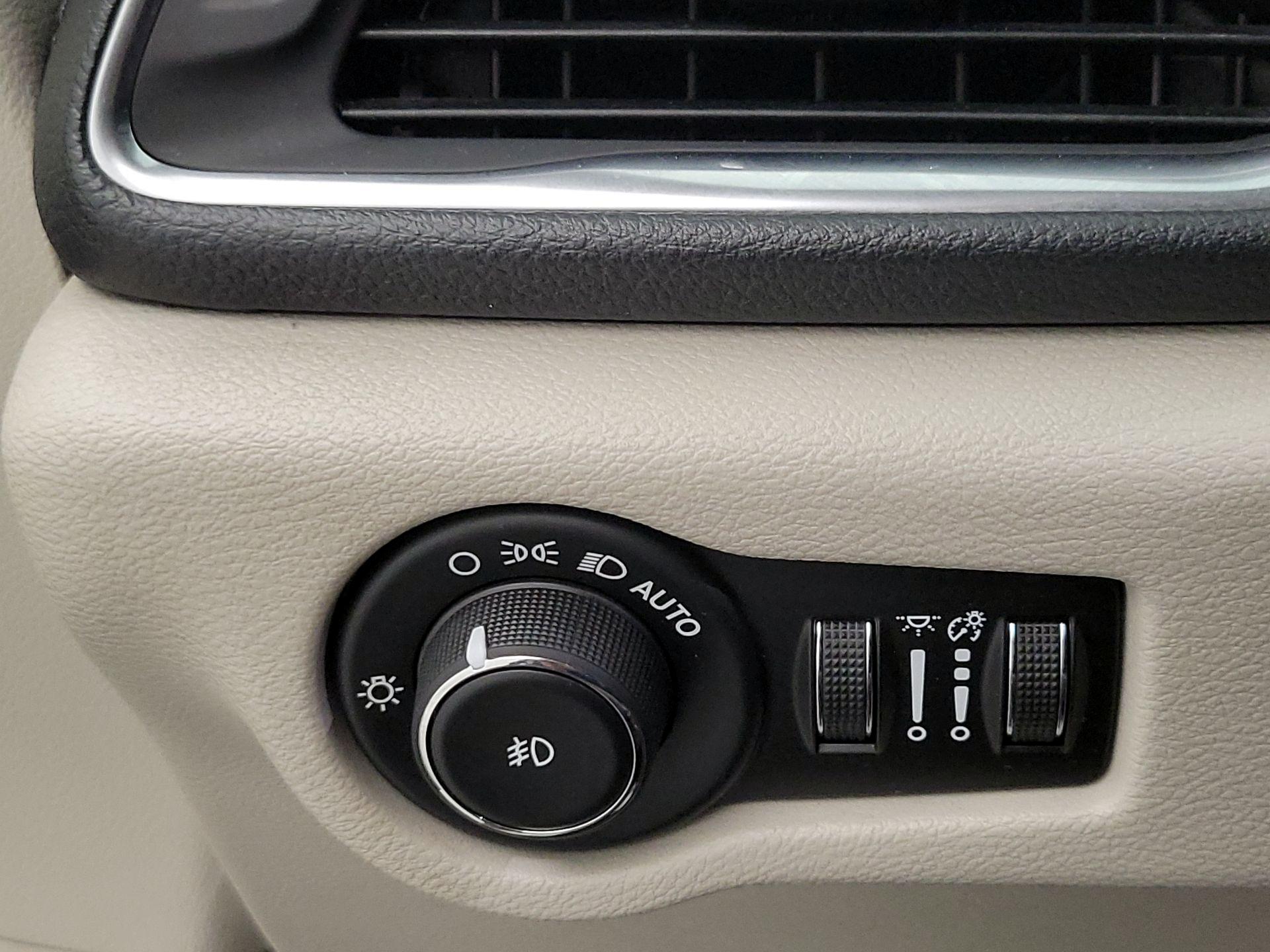 Thumbnail: 2019 Chrysler Pacifica - 13