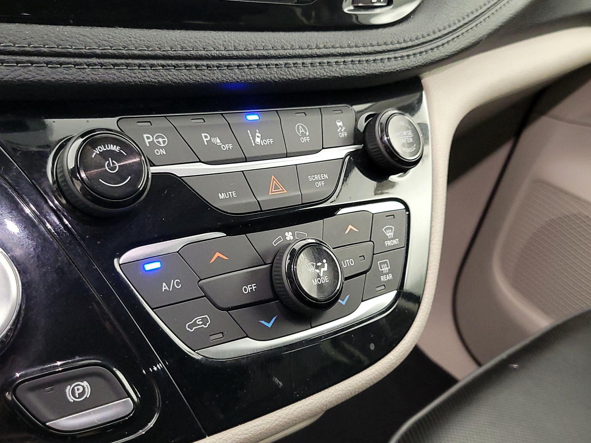 Thumbnail: 2019 Chrysler Pacifica - 16